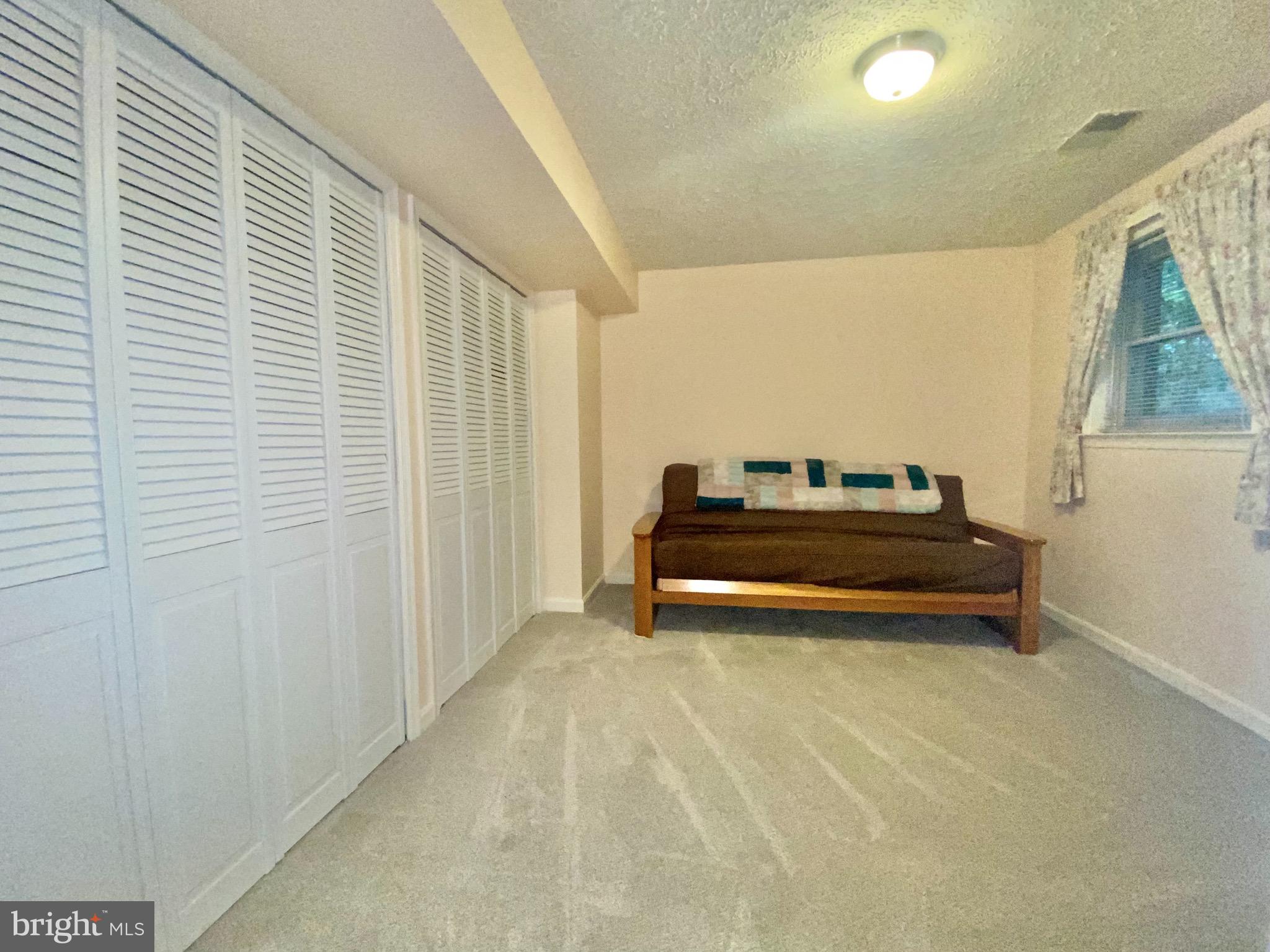 COUNTRY LAKES - Residential