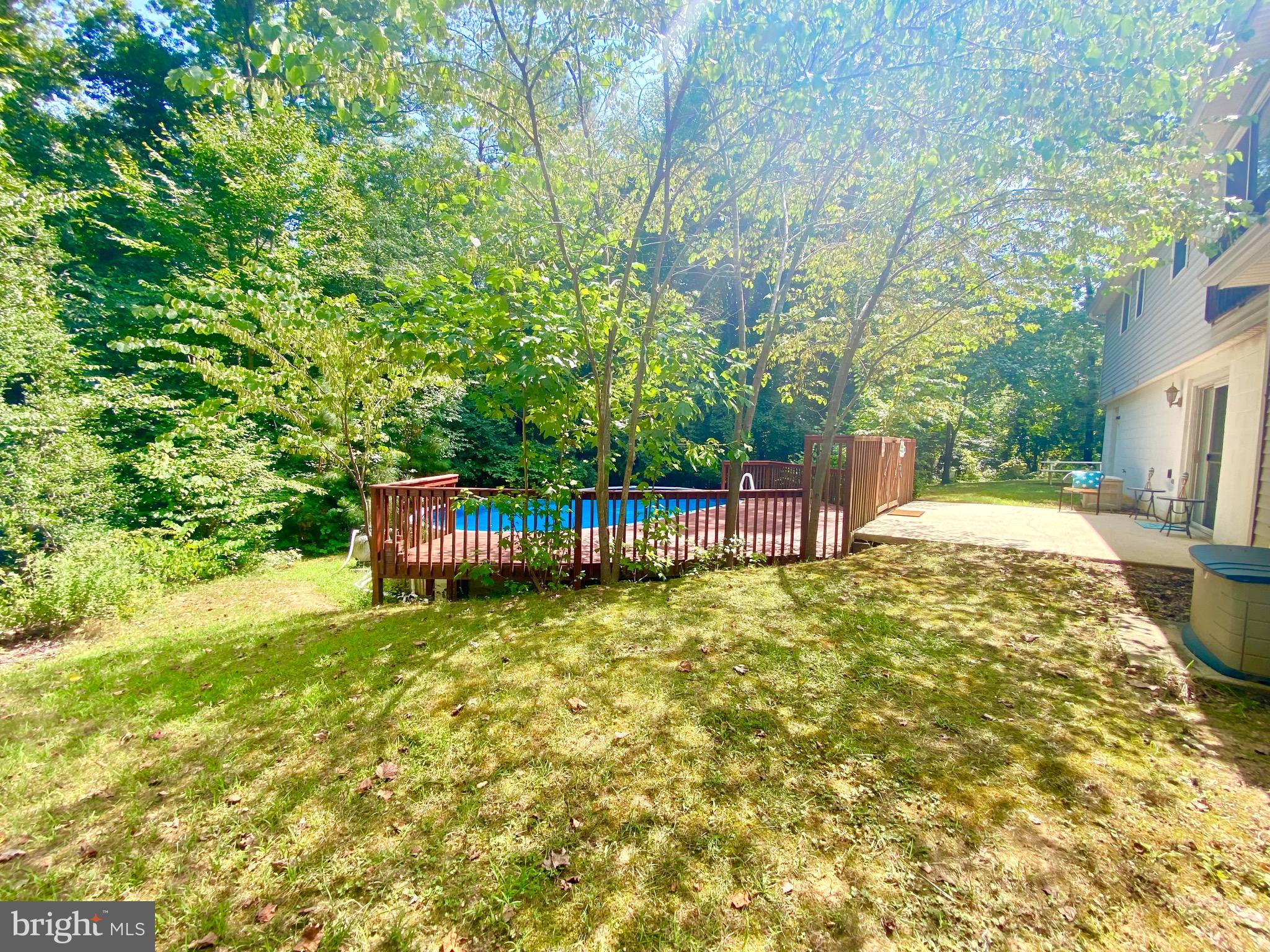 COUNTRY LAKES - Residential