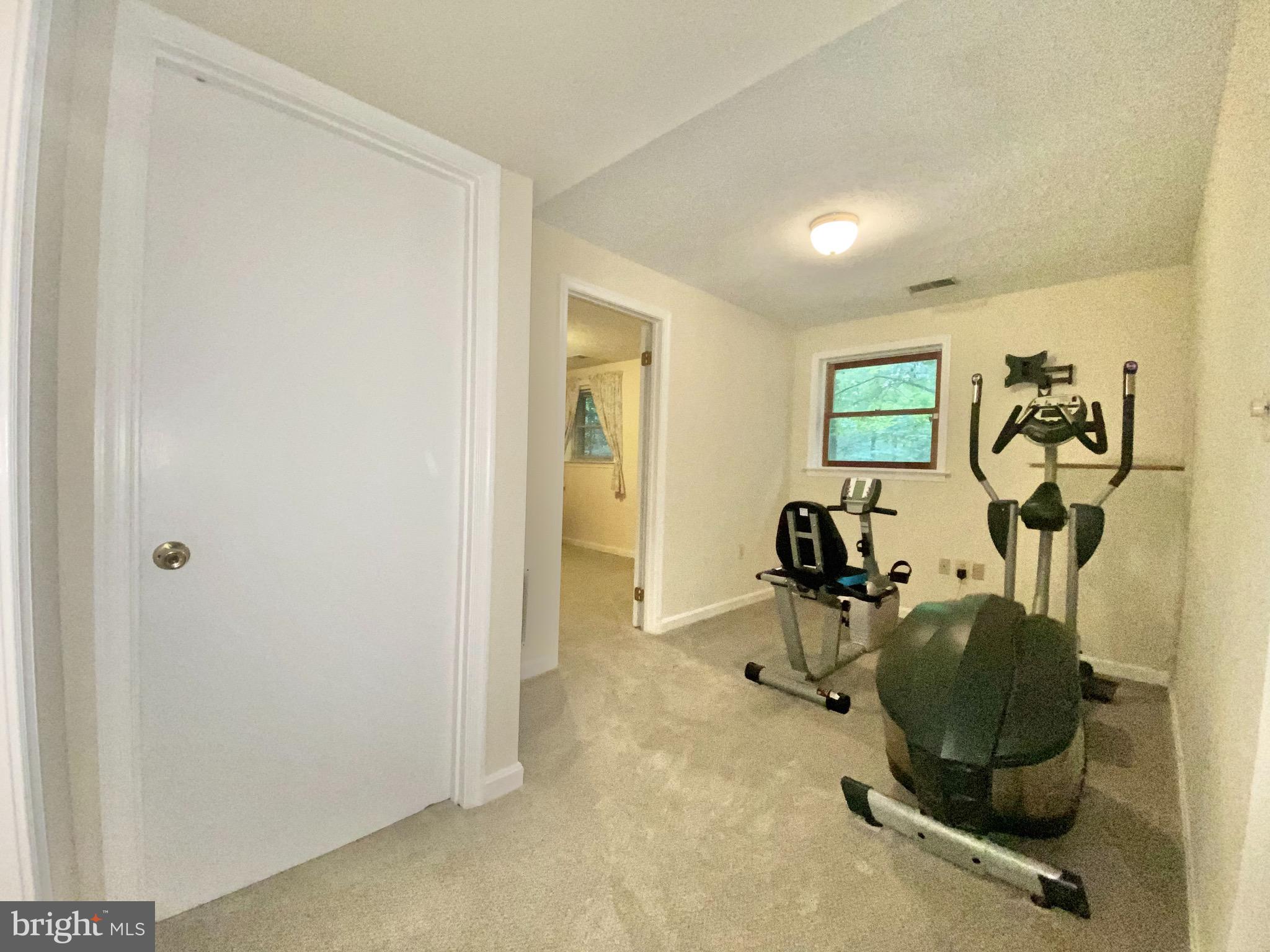 COUNTRY LAKES - Residential