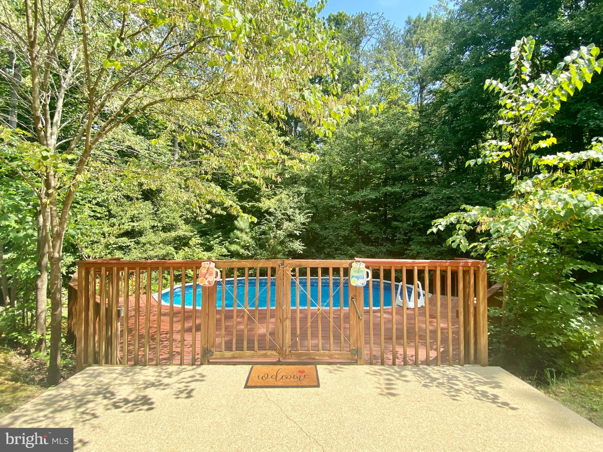 COUNTRY LAKES - Residential