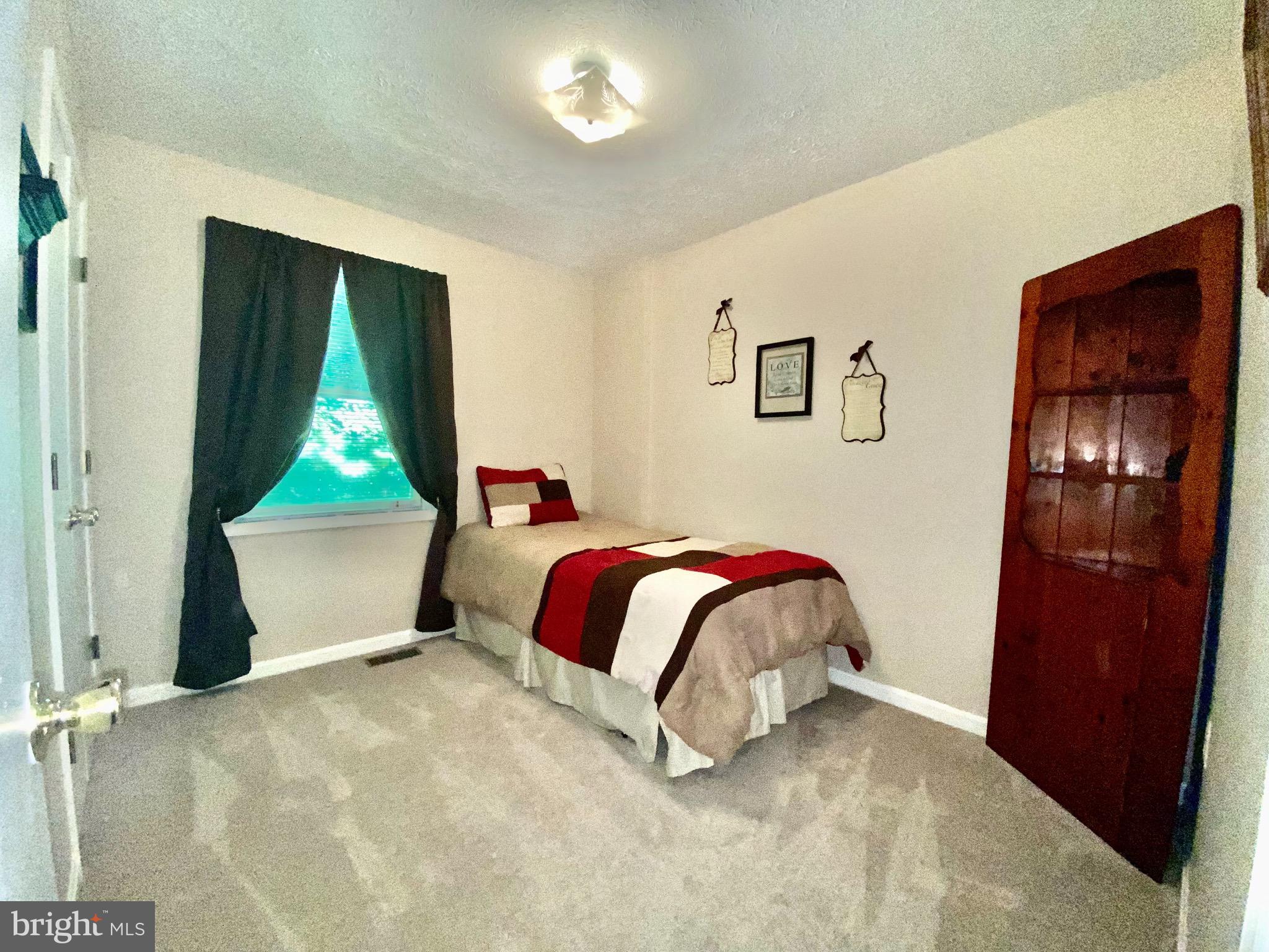 COUNTRY LAKES - Residential