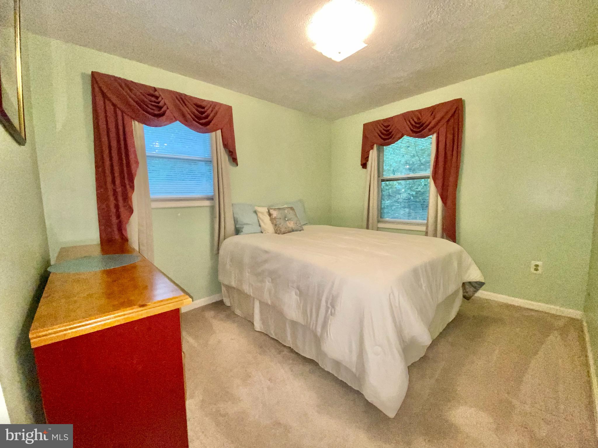 COUNTRY LAKES - Residential