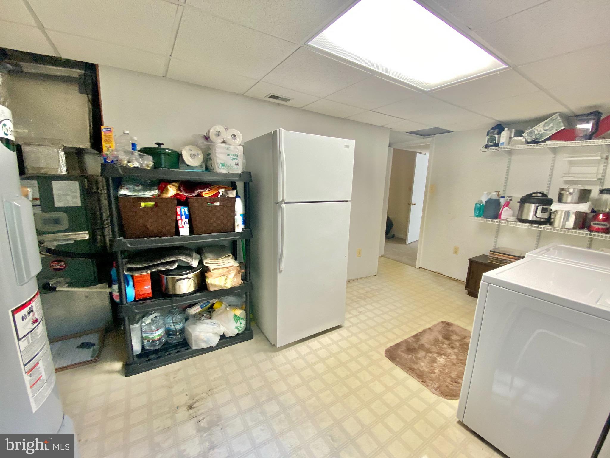 COUNTRY LAKES - Residential