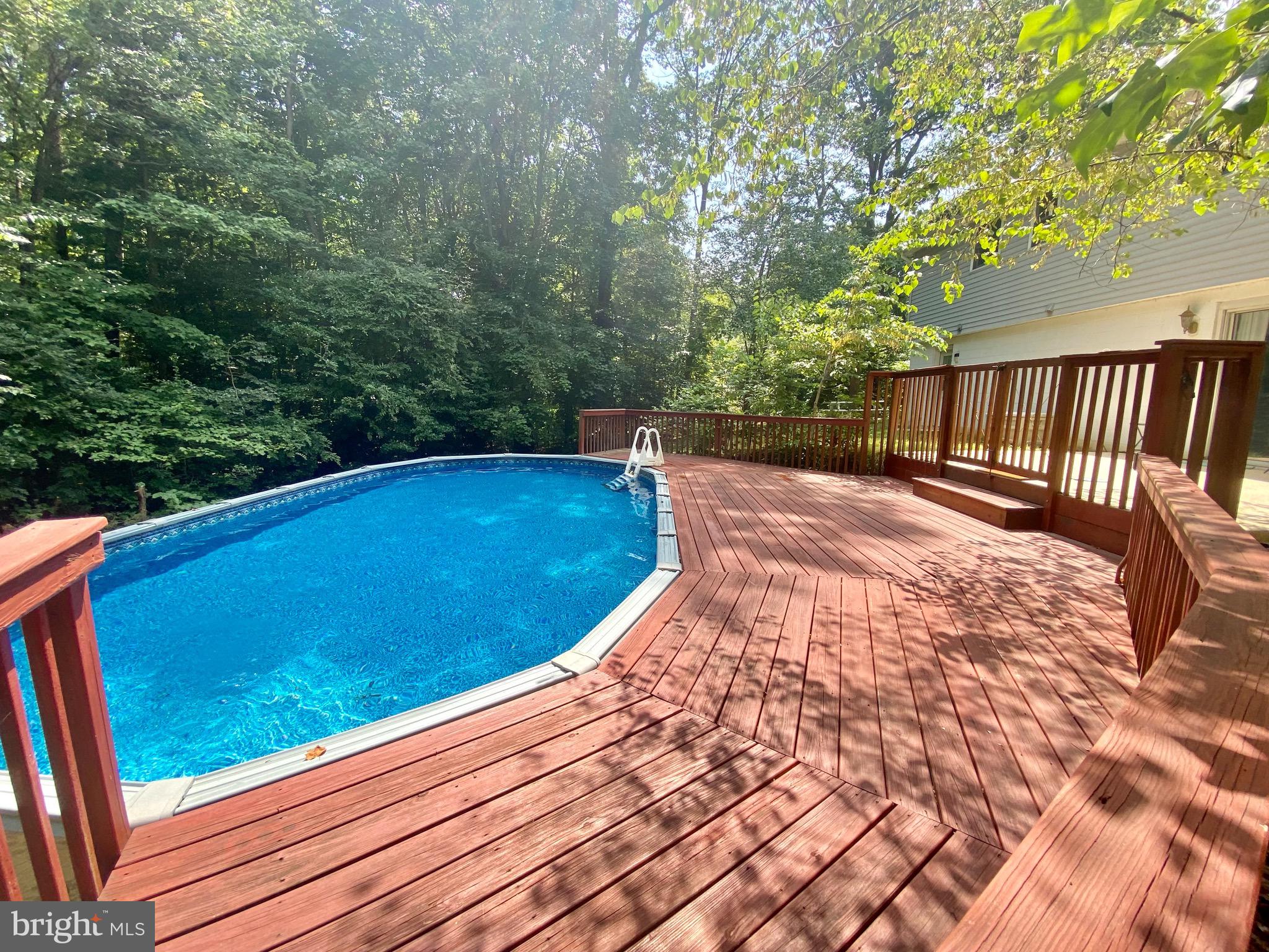 COUNTRY LAKES - Residential