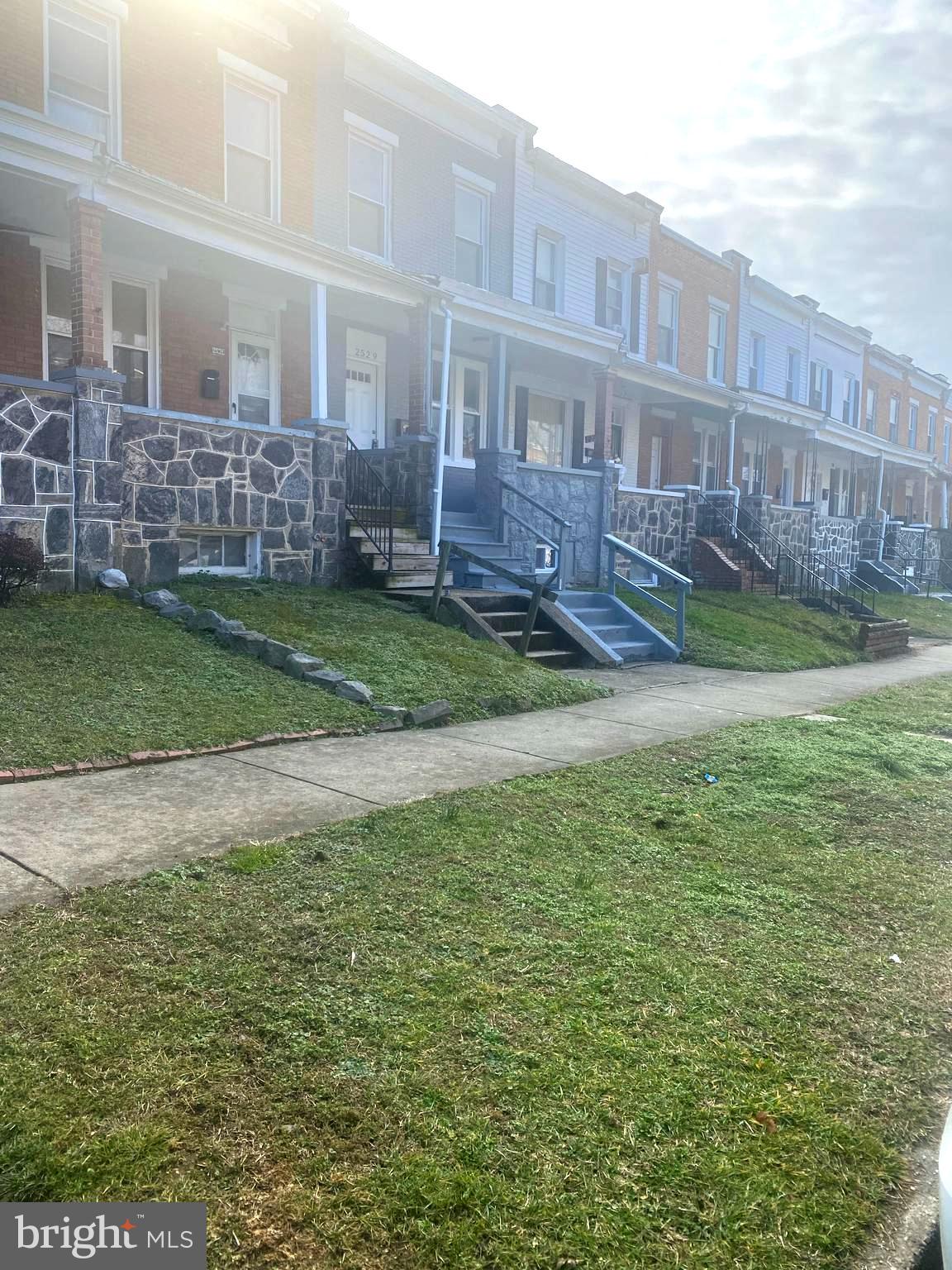 MONTEBELLO - Residential