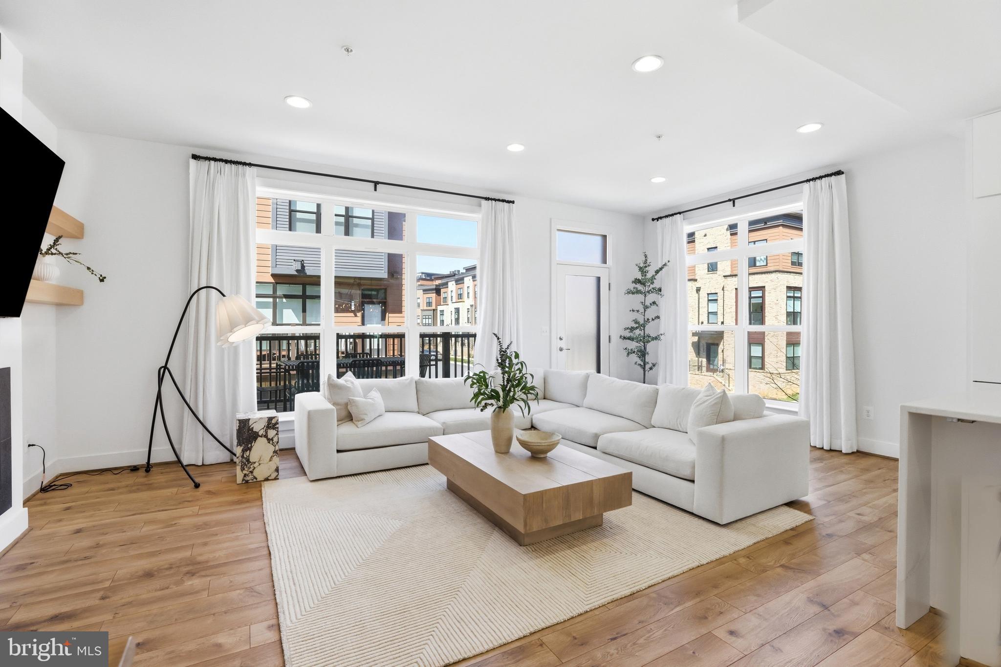 TOWER OAKS - Residential