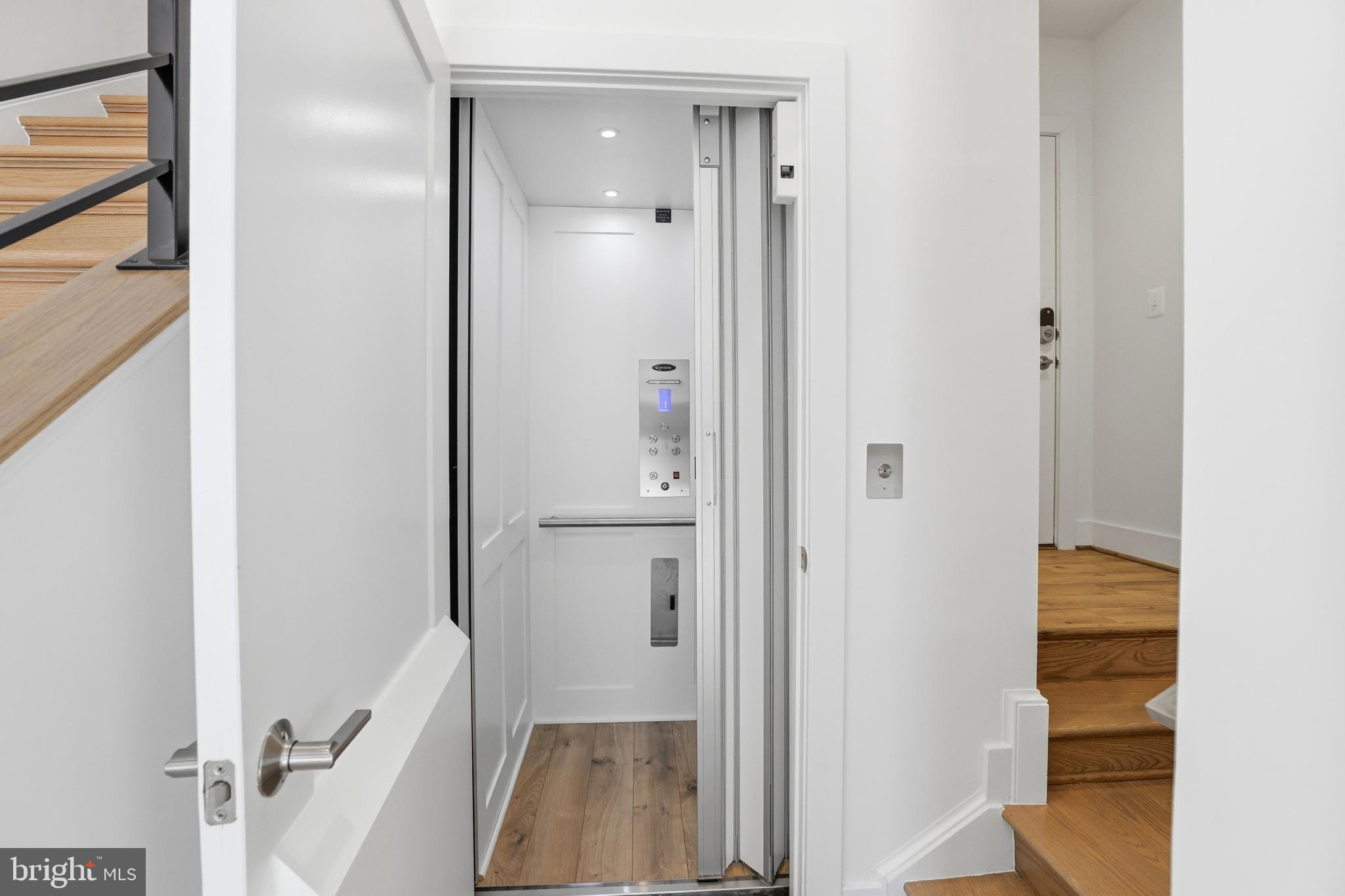 TOWER OAKS - Residential