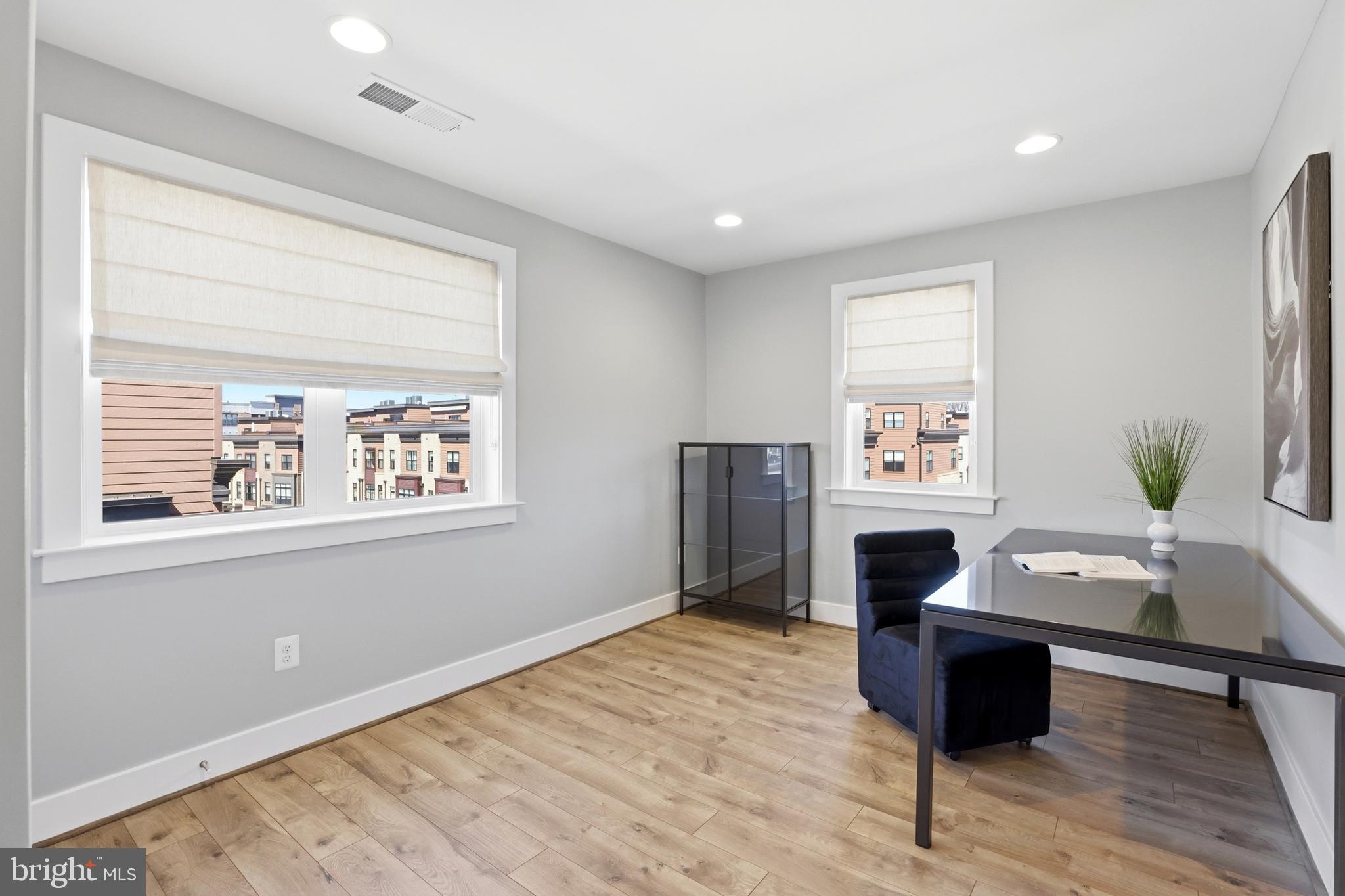 TOWER OAKS - Residential