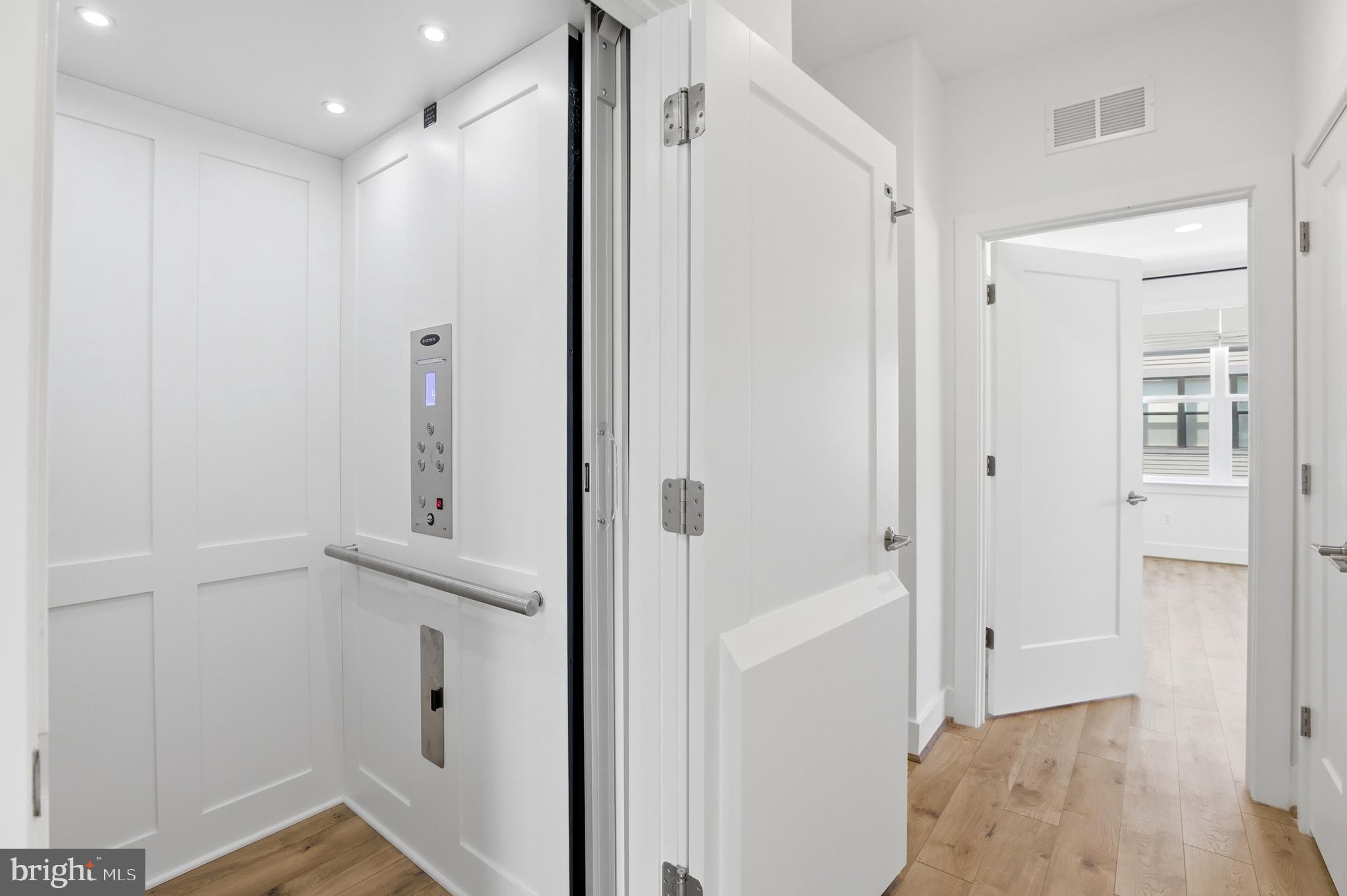 TOWER OAKS - Residential