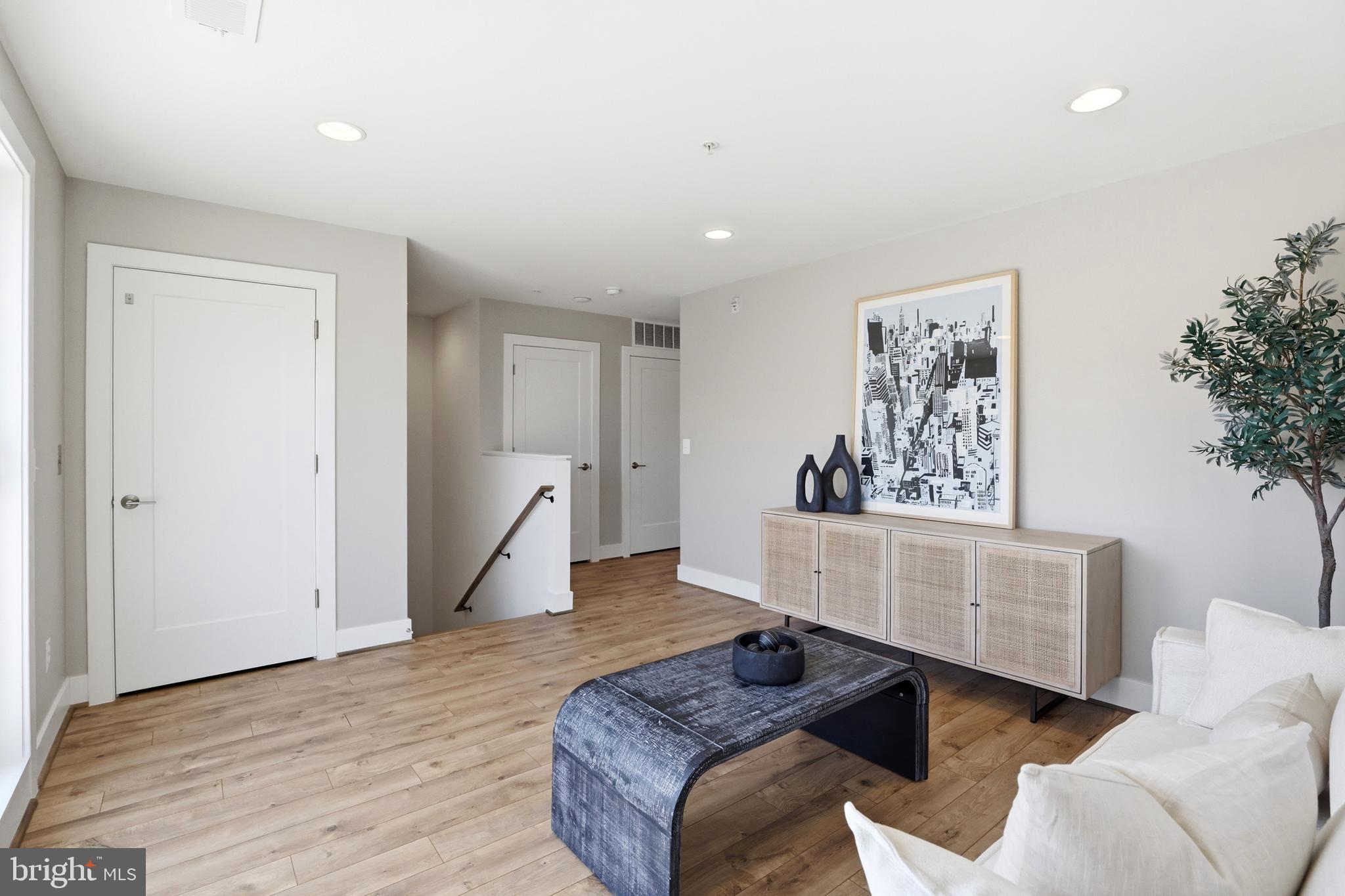 TOWER OAKS - Residential