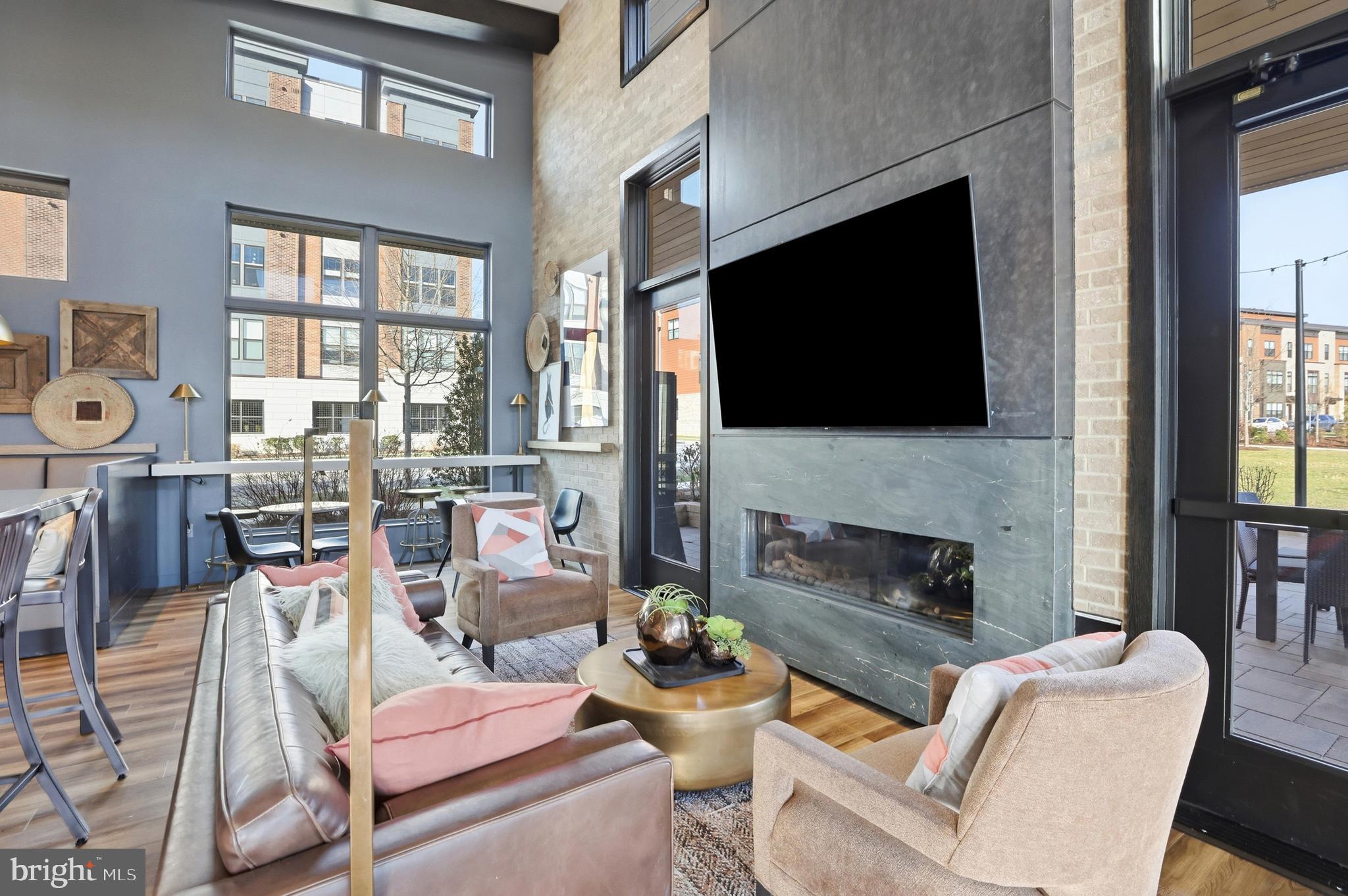 TOWER OAKS - Residential