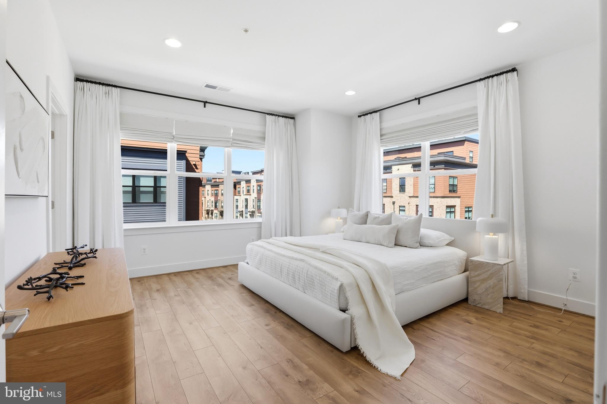 TOWER OAKS - Residential