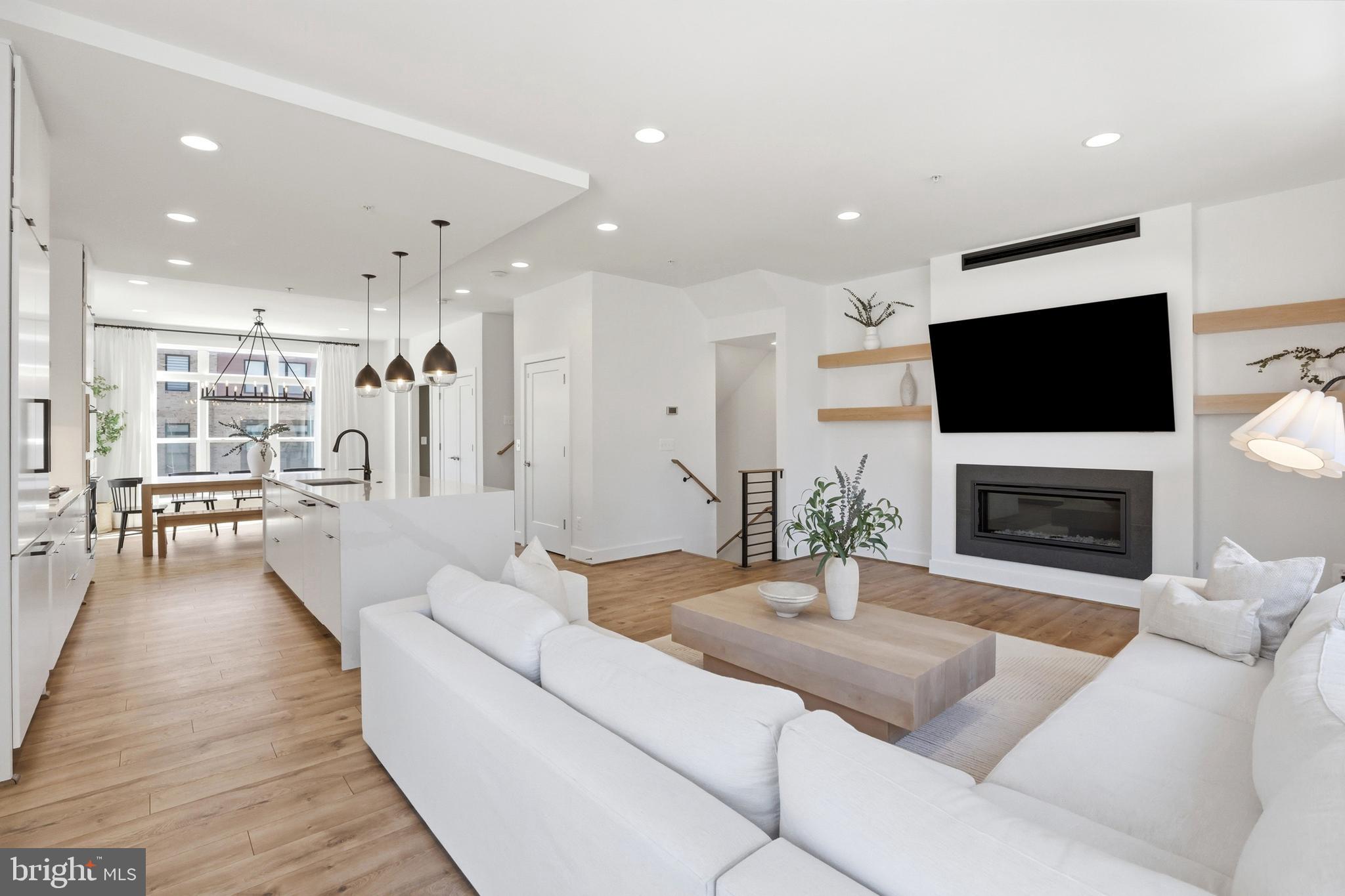 TOWER OAKS - Residential