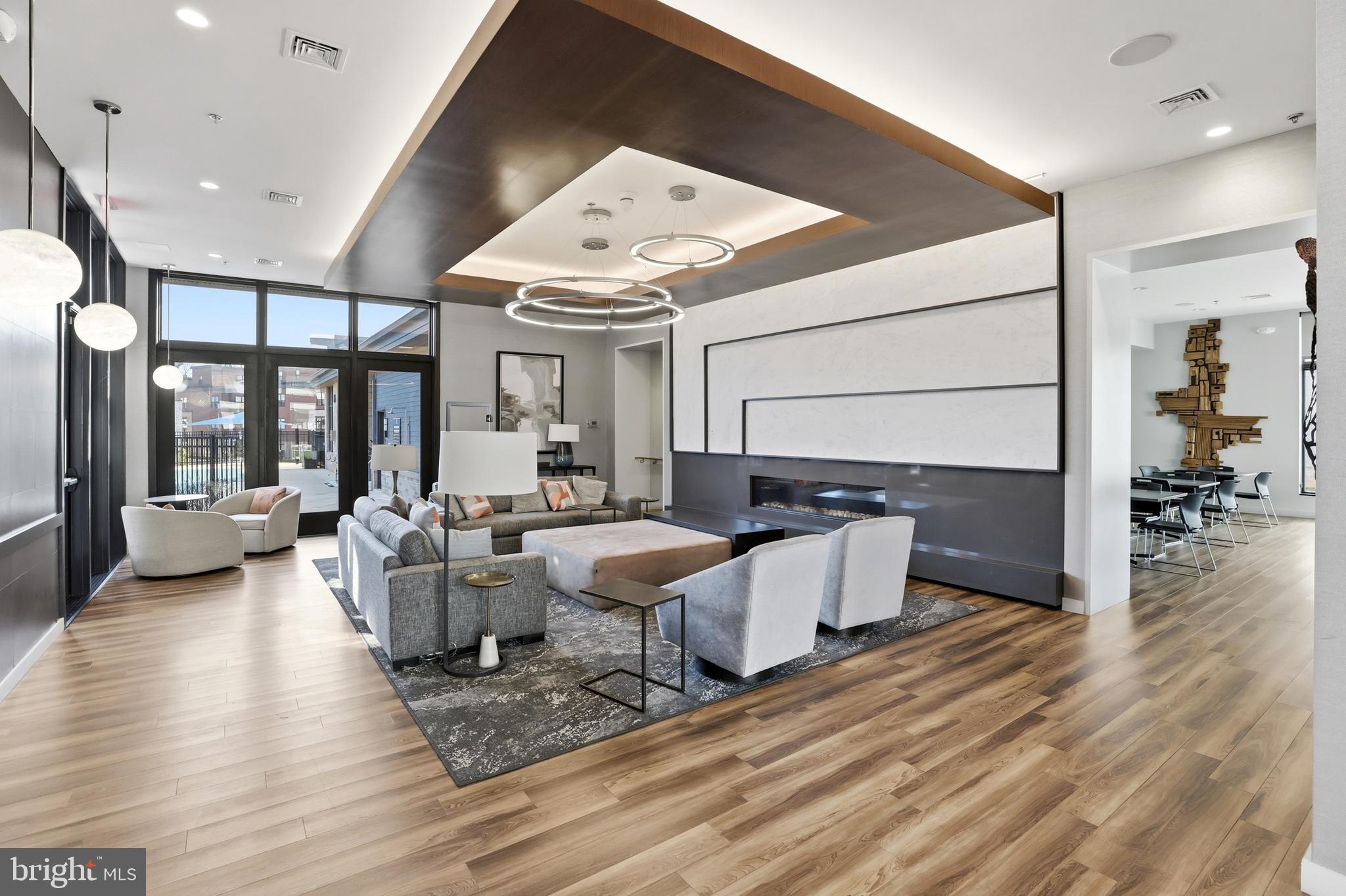 TOWER OAKS - Residential