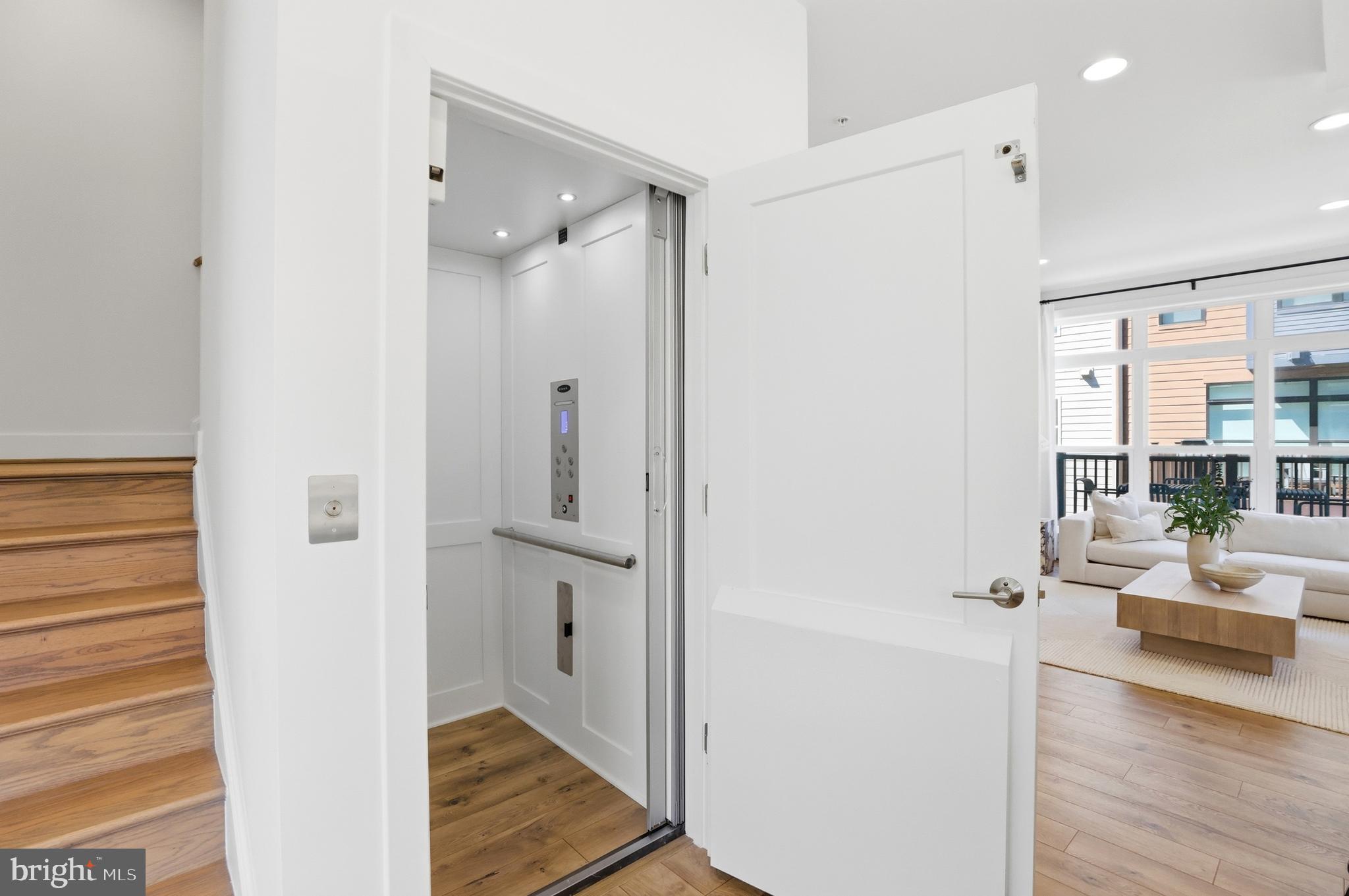 TOWER OAKS - Residential