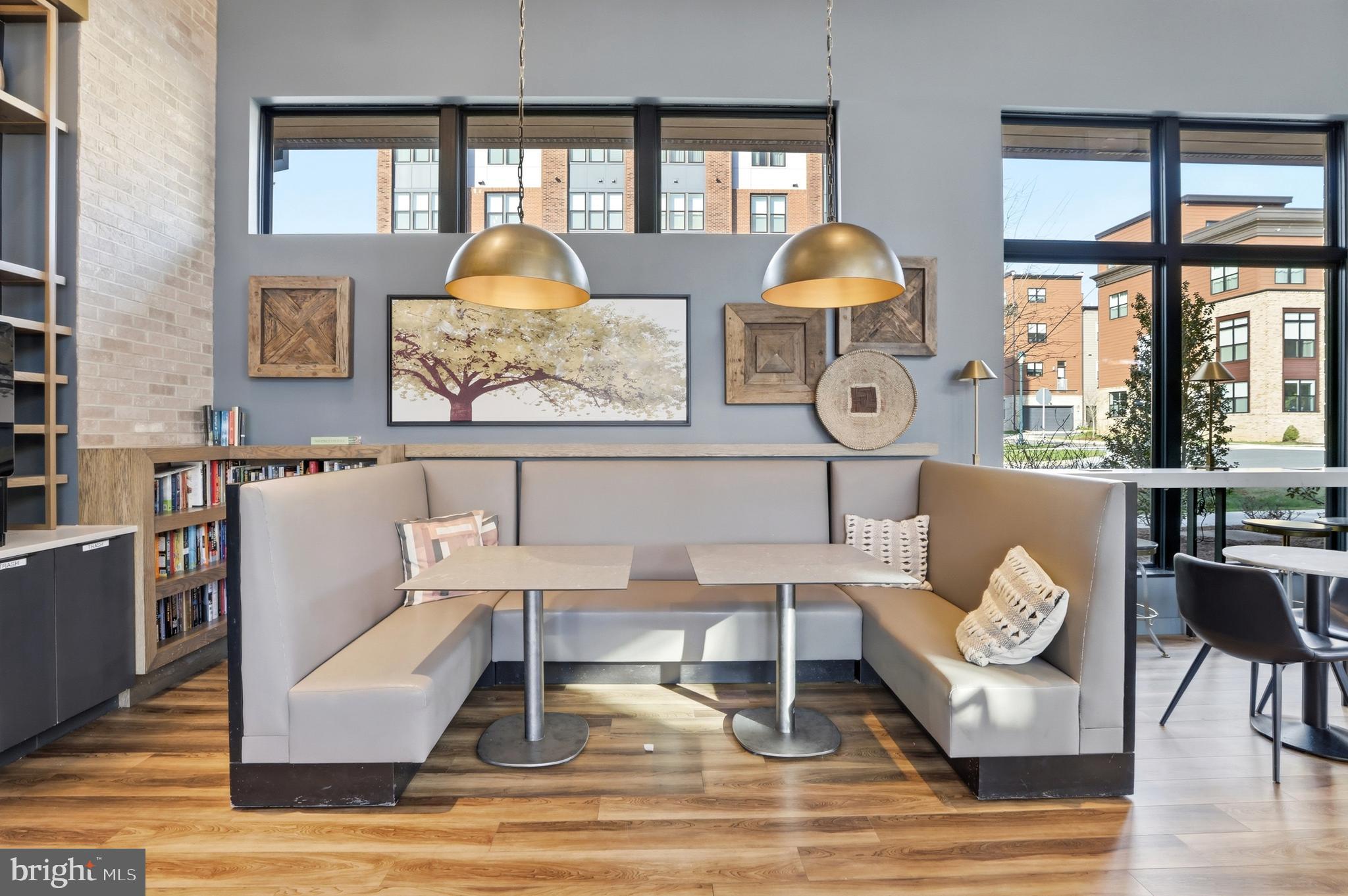 TOWER OAKS - Residential