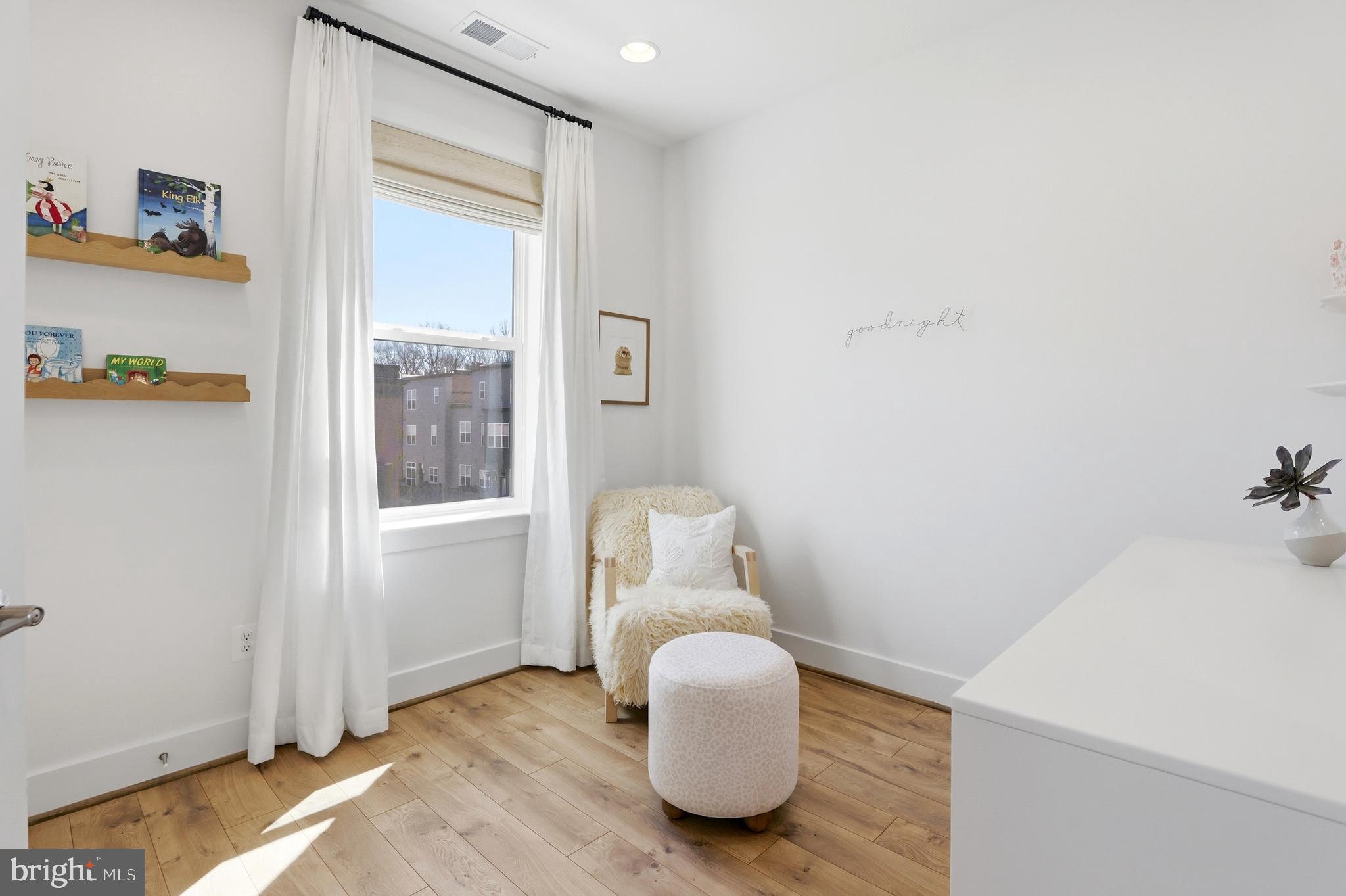 TOWER OAKS - Residential