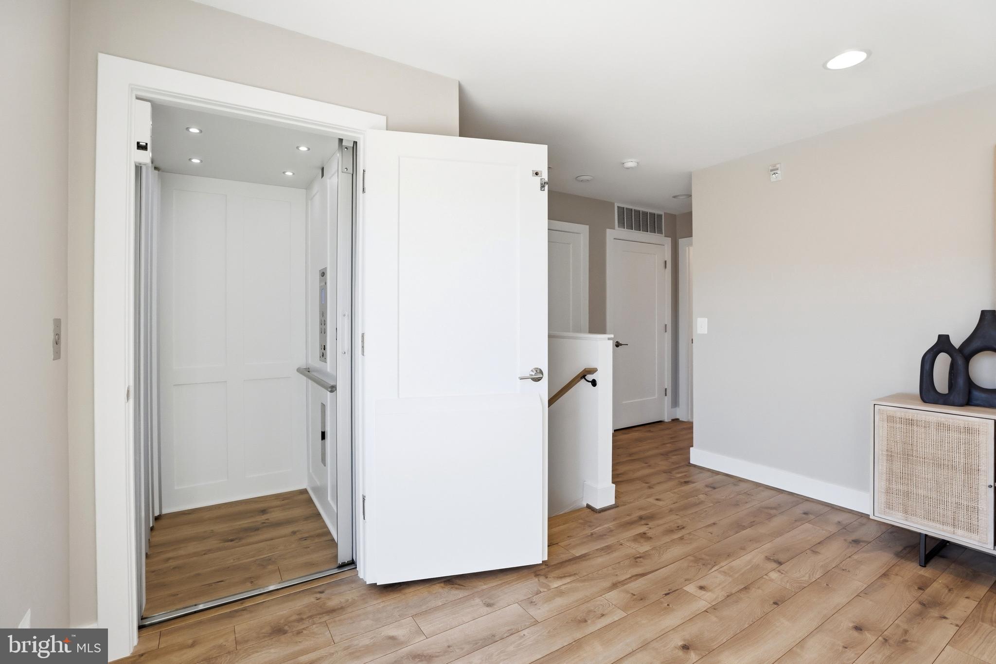 TOWER OAKS - Residential