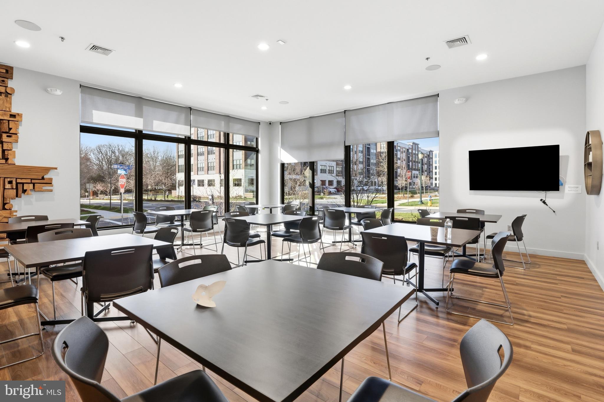 TOWER OAKS - Residential