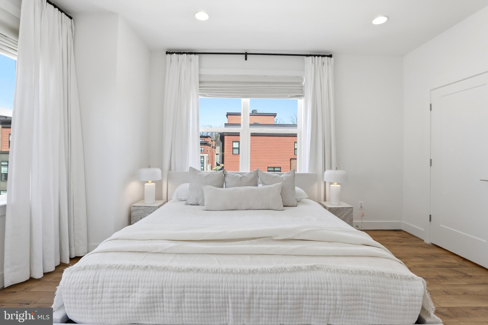 TOWER OAKS - Residential