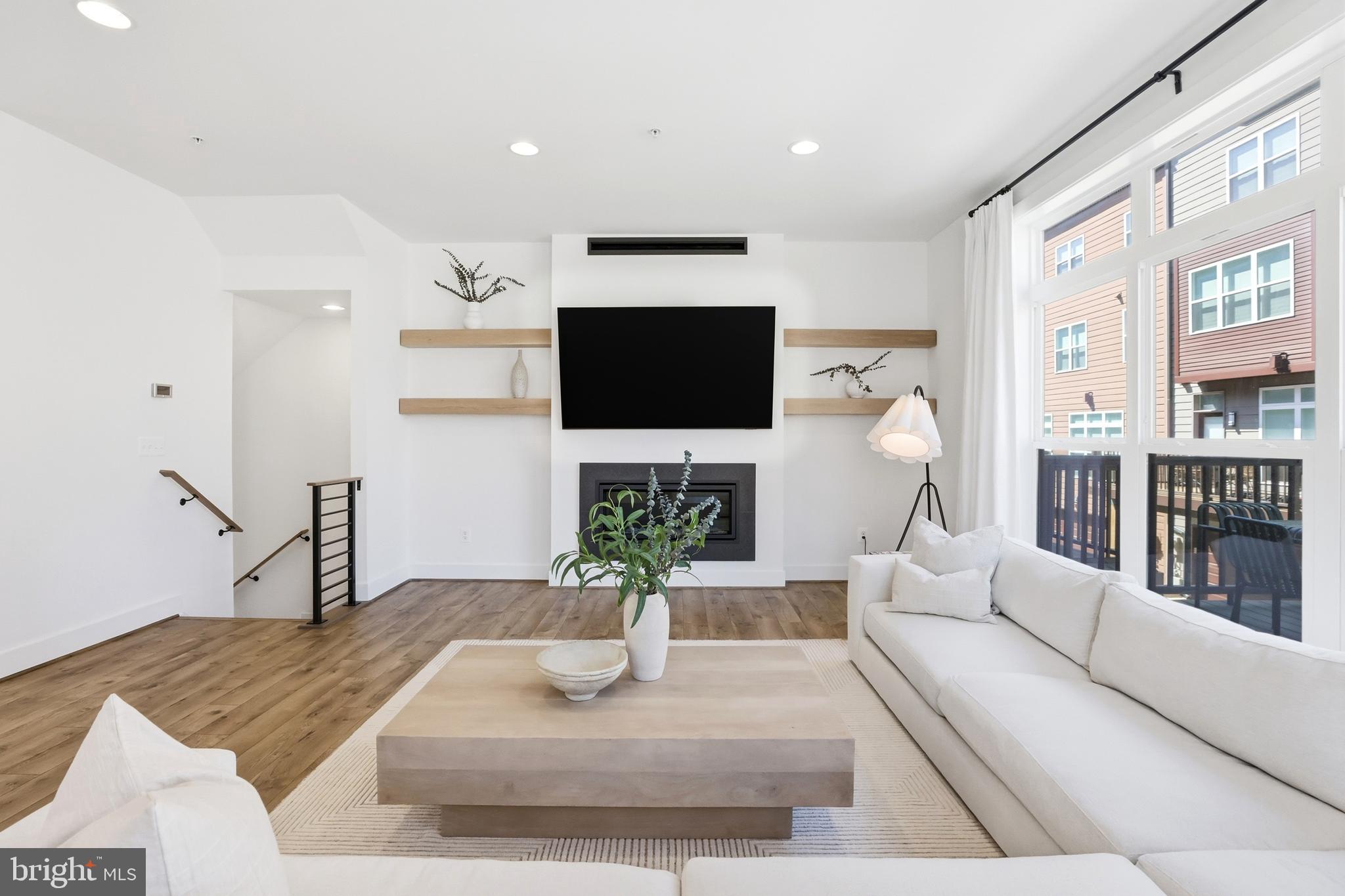 TOWER OAKS - Residential