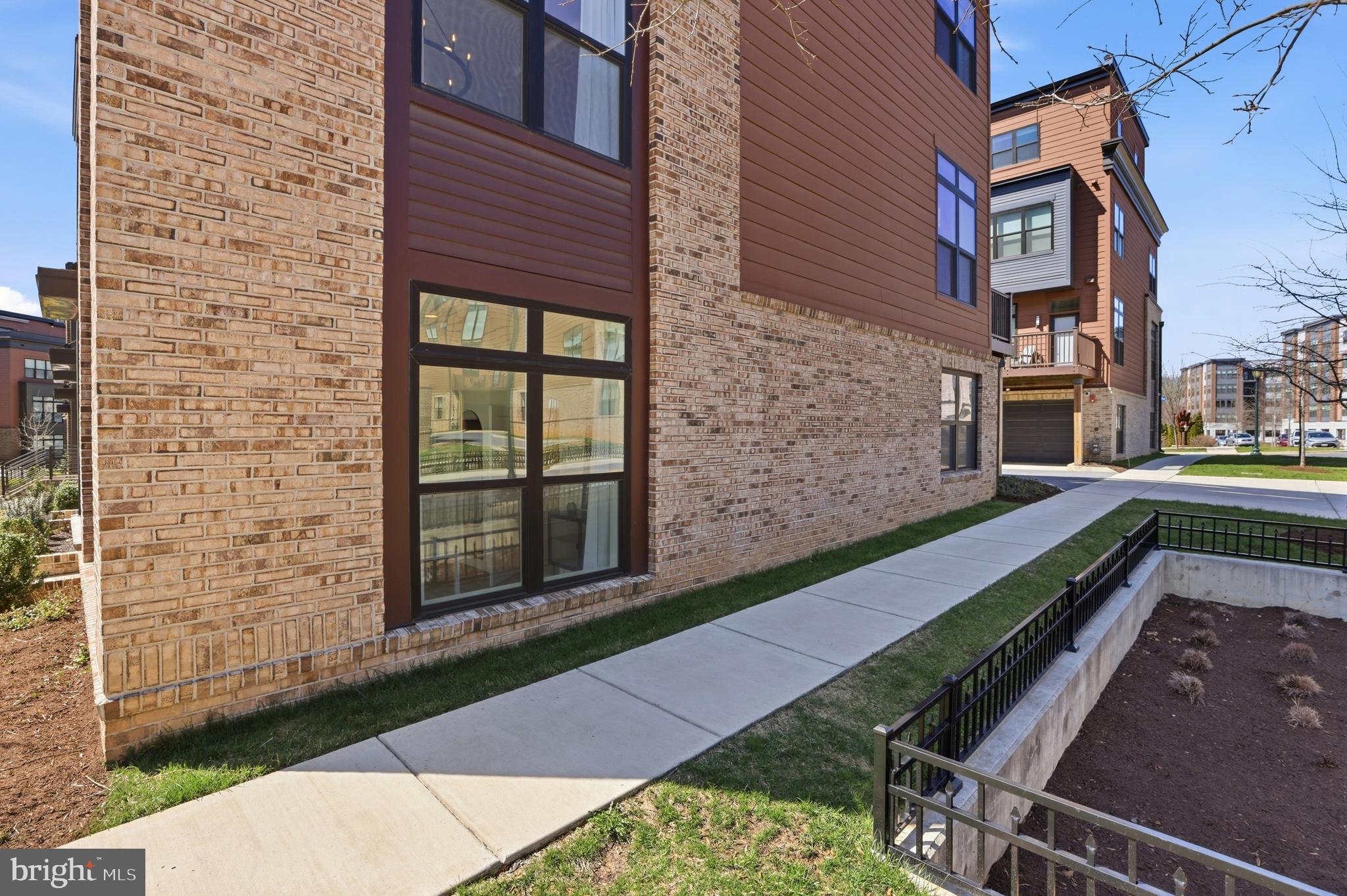 TOWER OAKS - Residential