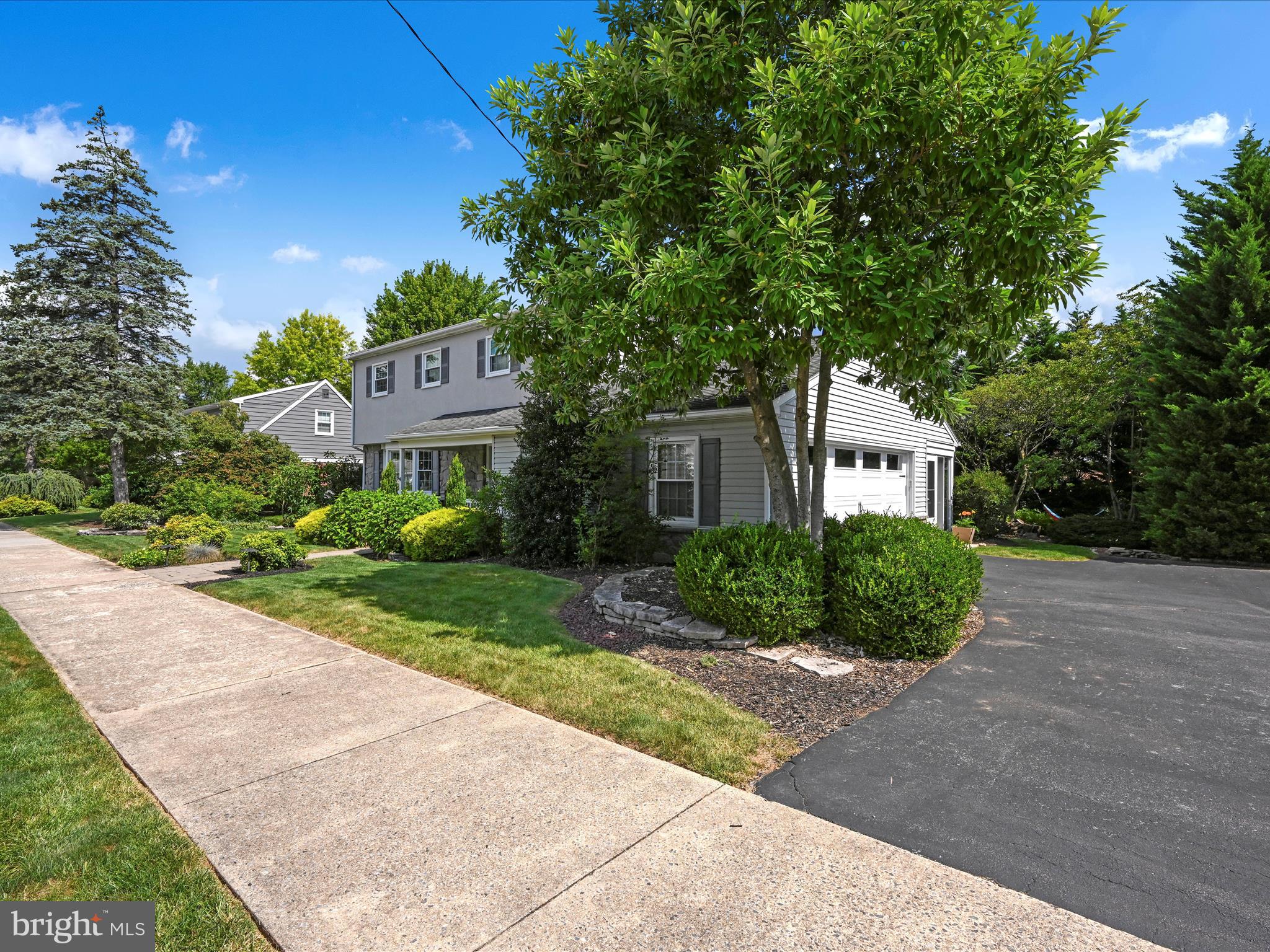127 N OAK STREET