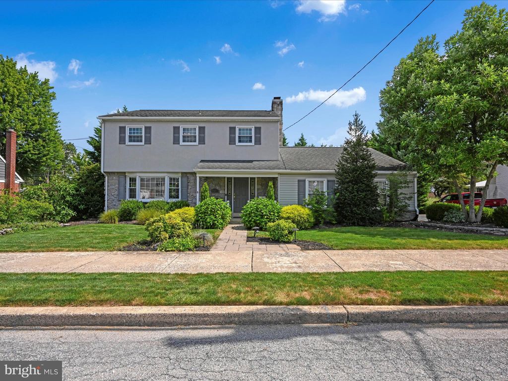 Photo of 127 N Oak Street, MANHEIM, PA 17545 (MLS # PALA2074082)