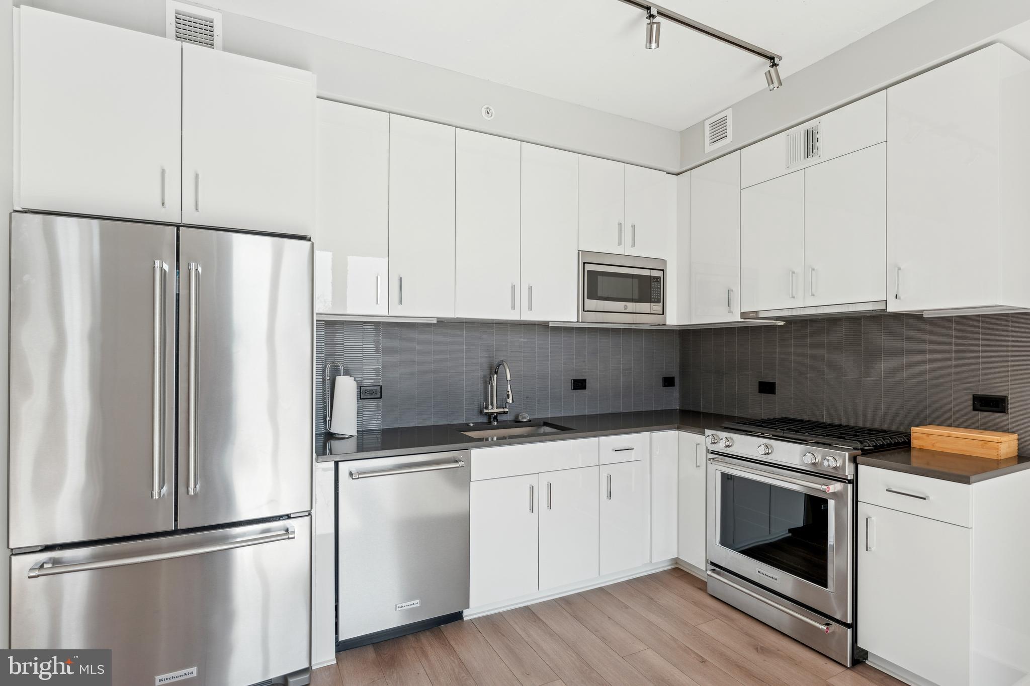 88 V STREET SW 203