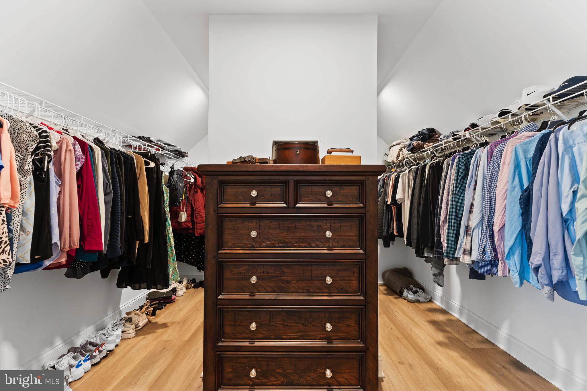 AUTUMN CHASE - Residential