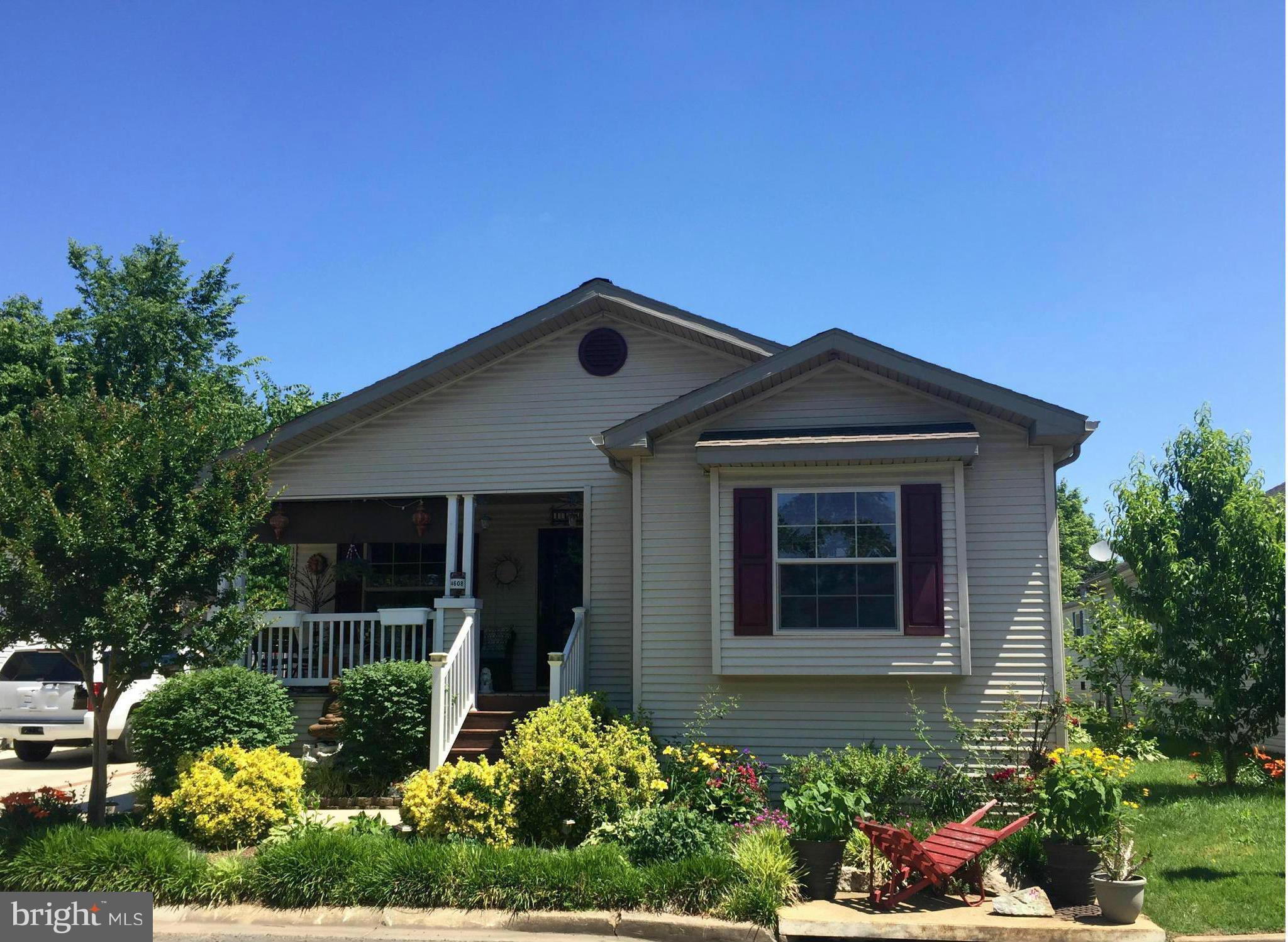 MEADOWS OF CHANTILLY - Residential