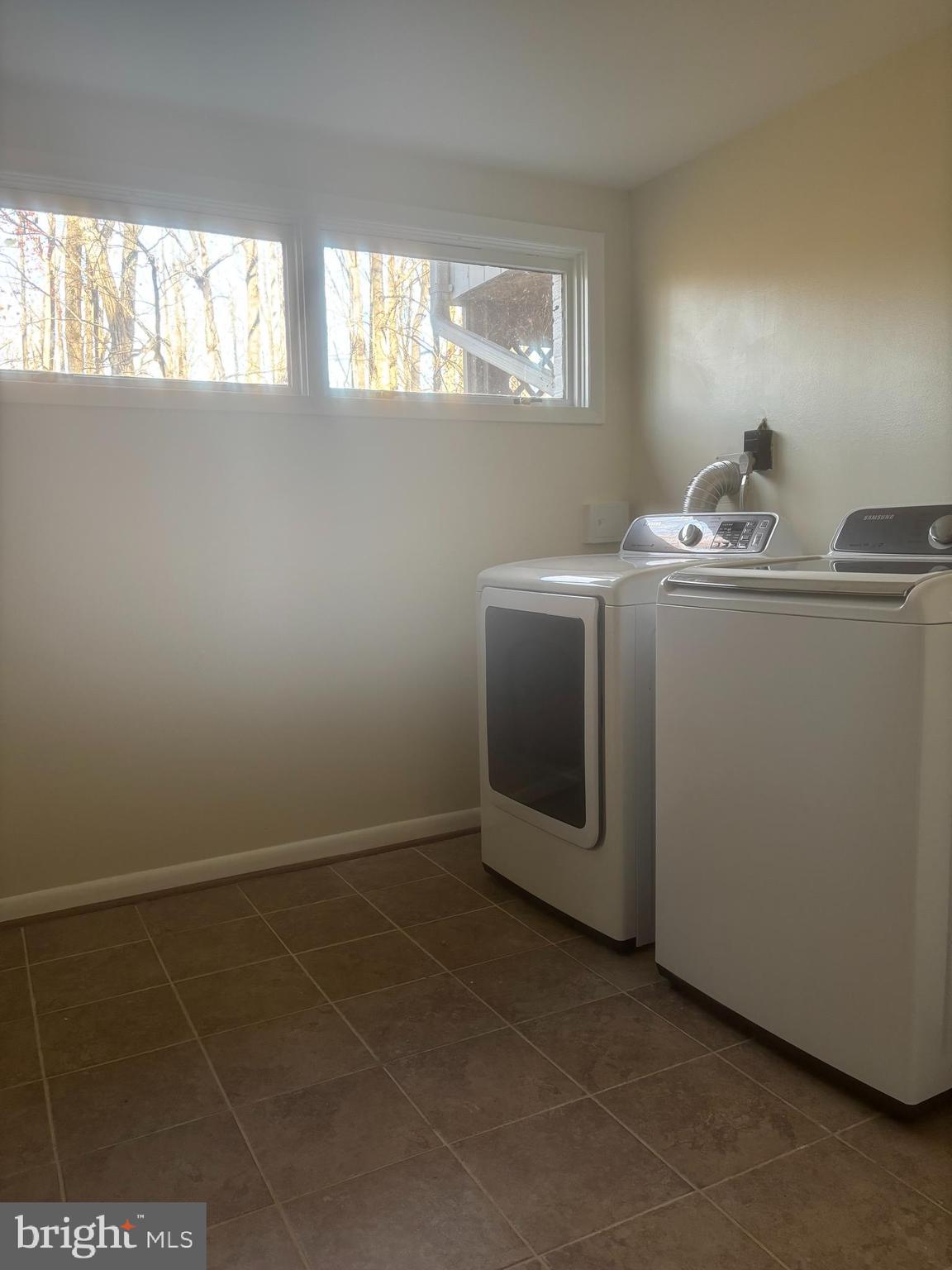 ELMWOOD ESTATES - Residential Lease