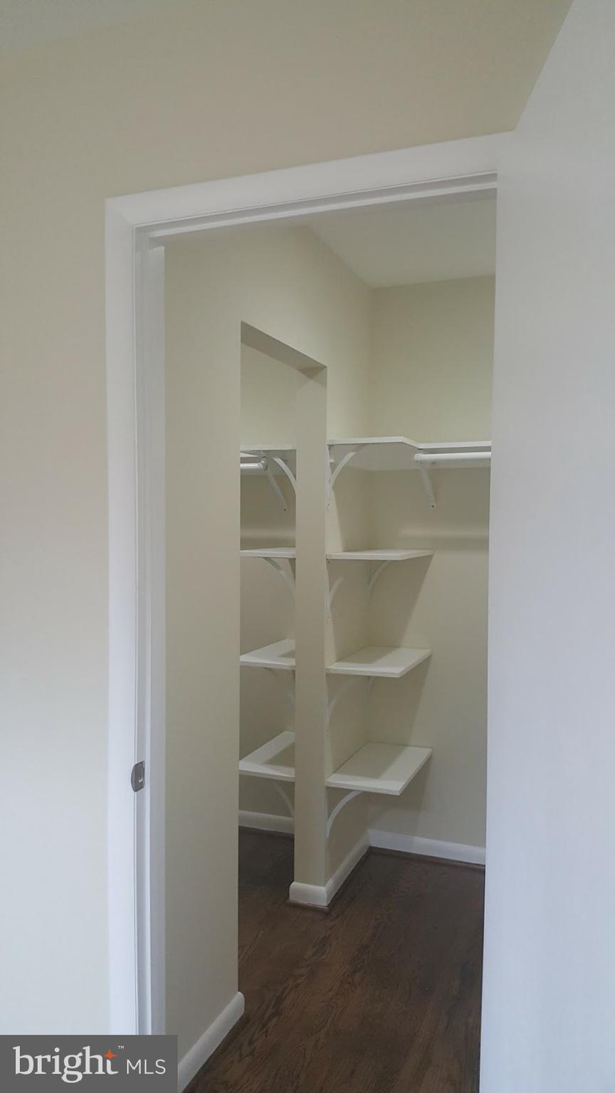 ELMWOOD ESTATES - Residential Lease