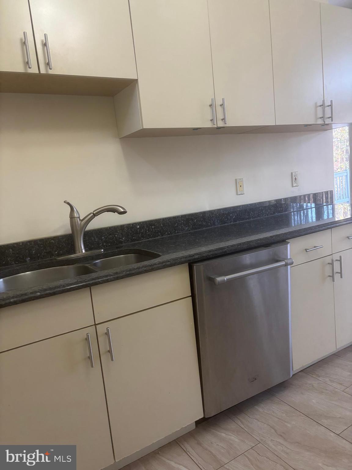 ELMWOOD ESTATES - Residential Lease