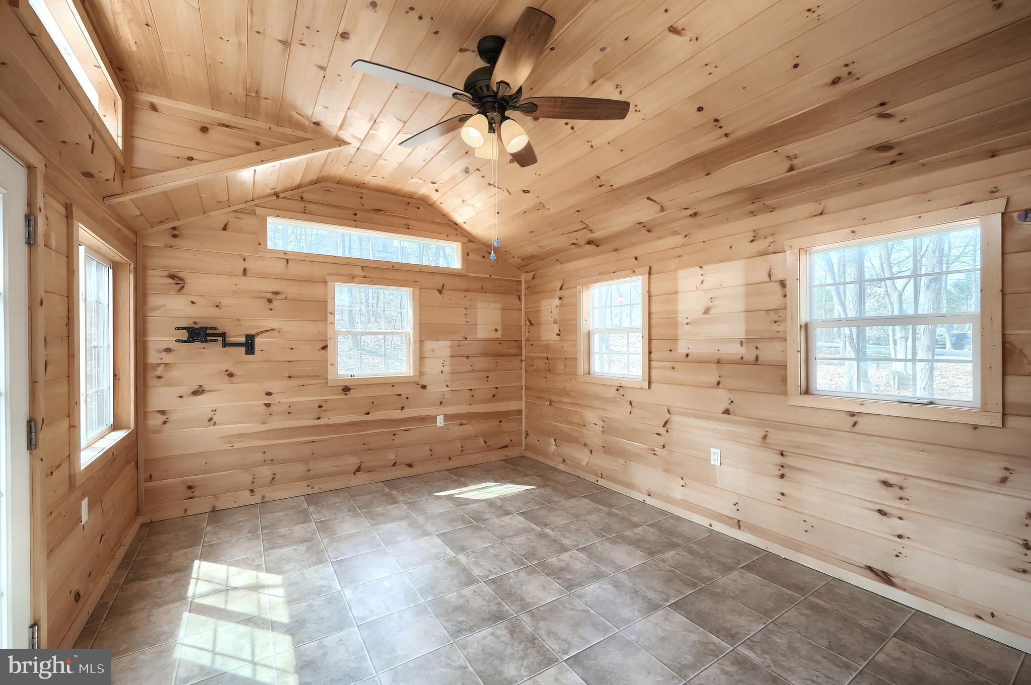 LAKE MEADE - Residential