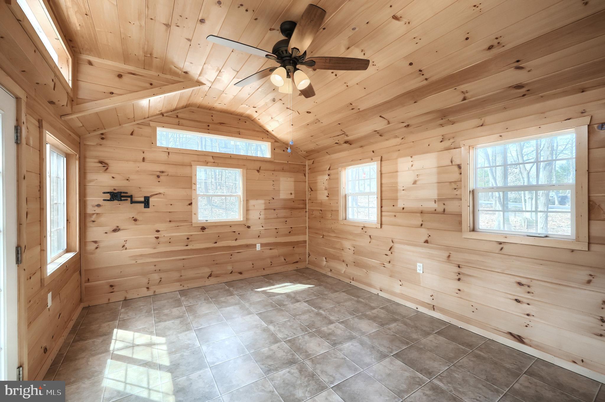 LAKE MEADE - Residential