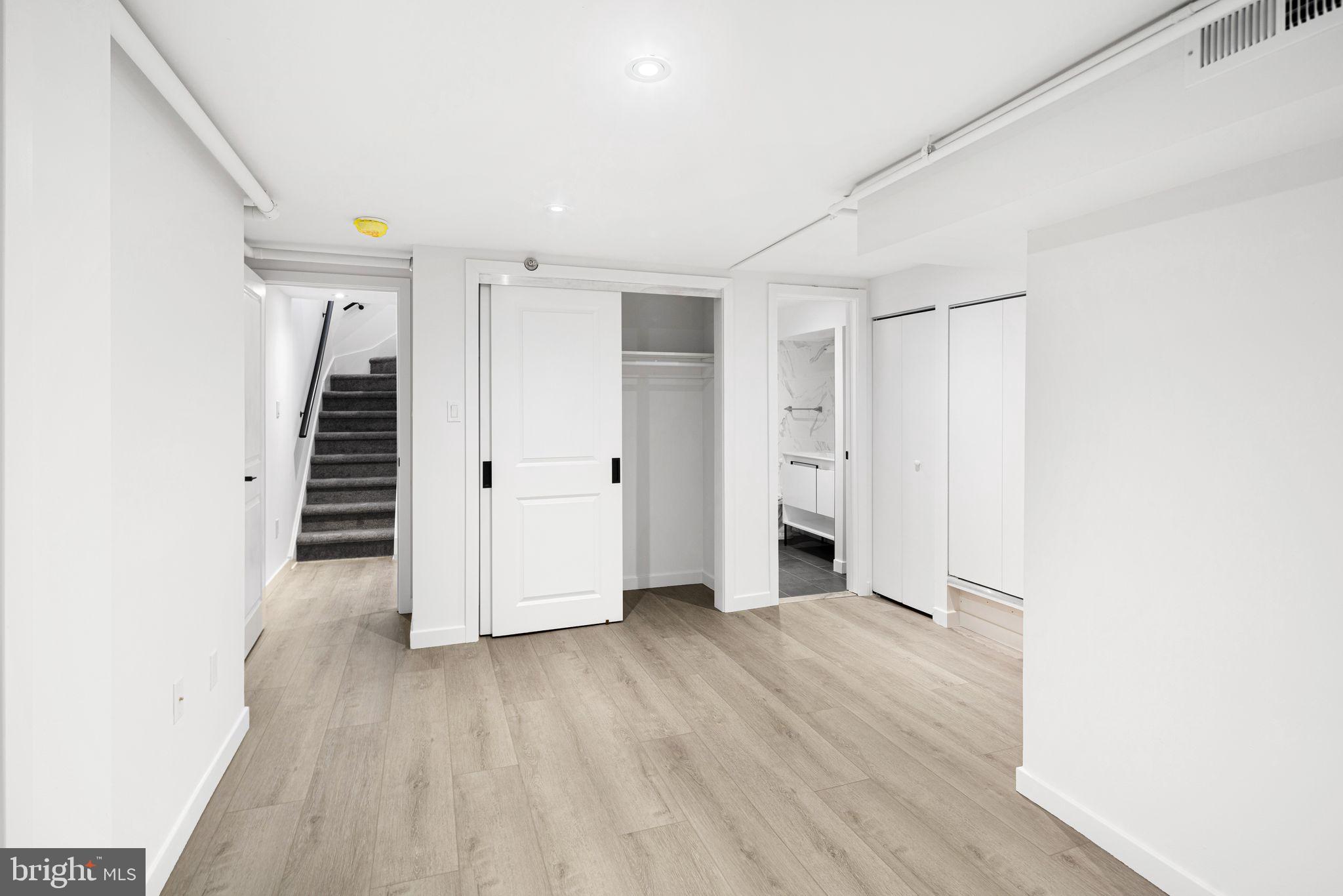 WASHINGTON SQ WEST - Residential