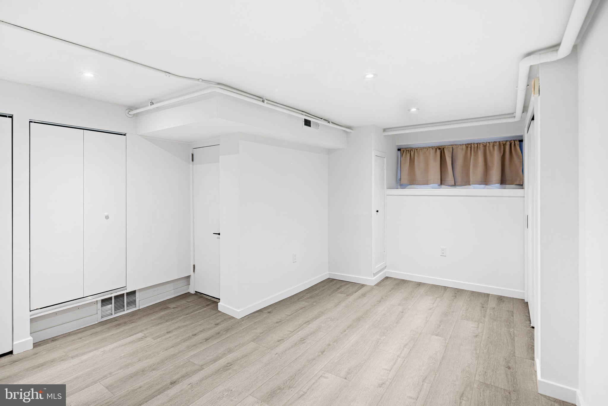 WASHINGTON SQ WEST - Residential