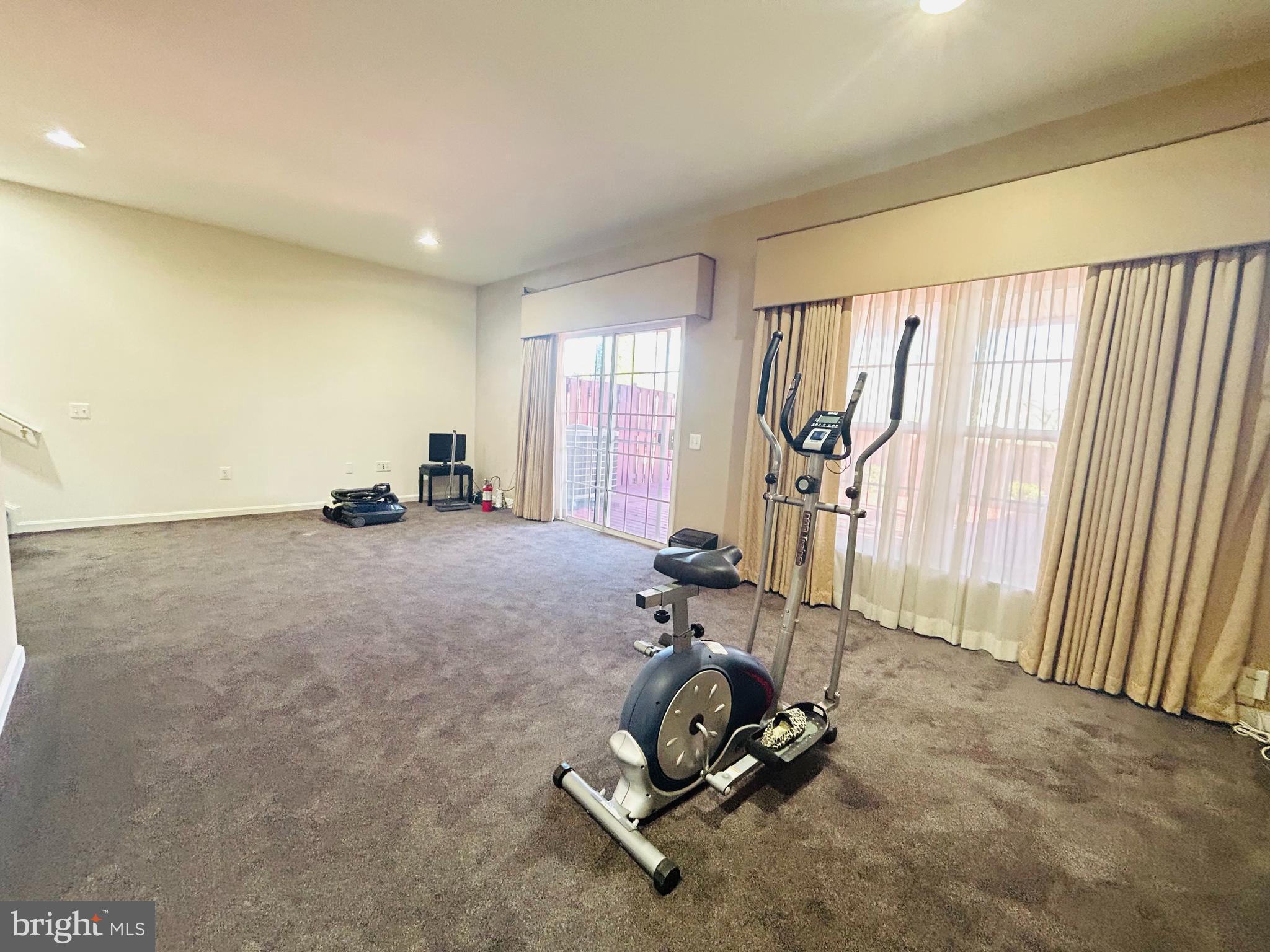 TALL OAKS - Residential