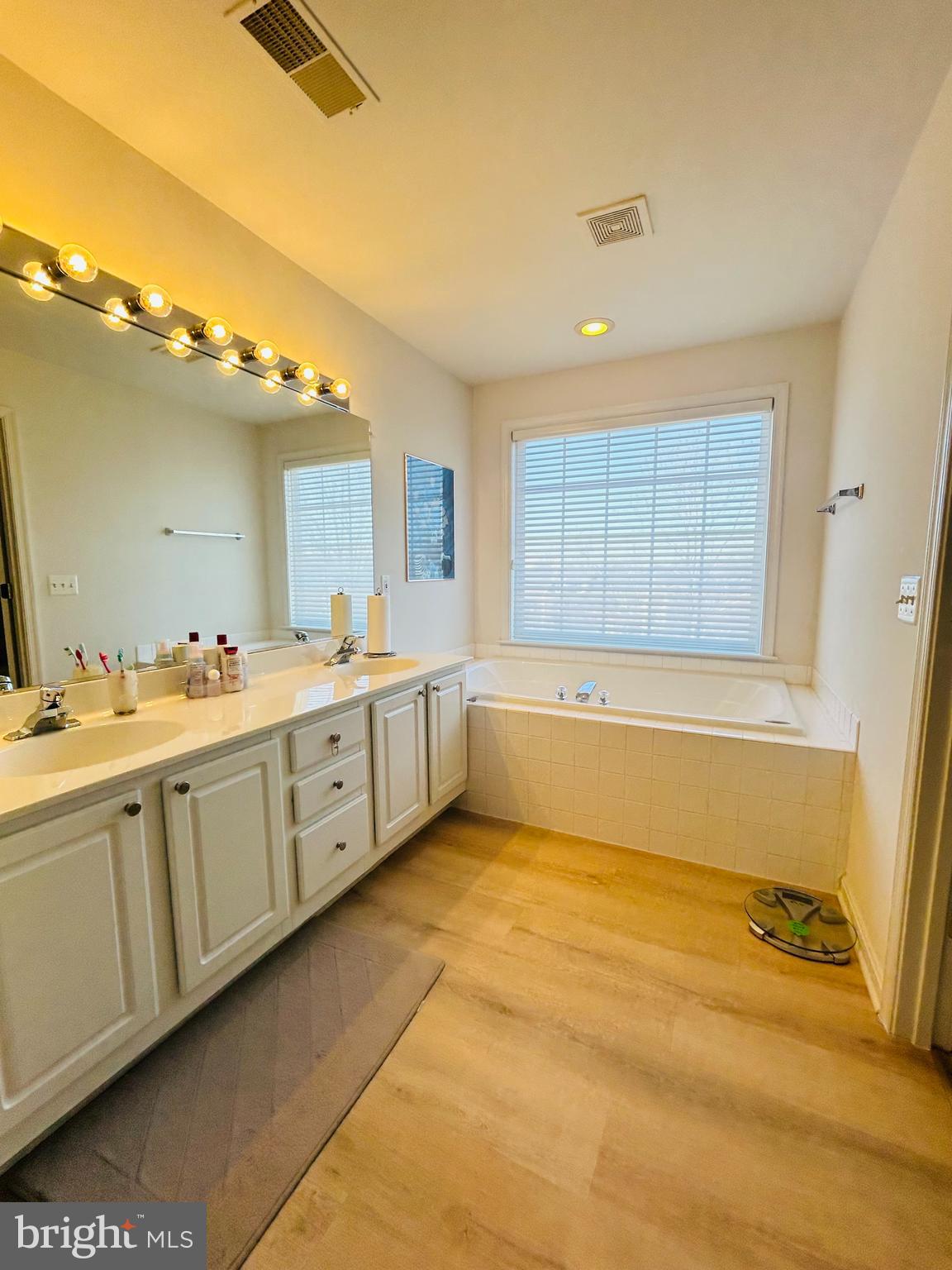 TALL OAKS - Residential