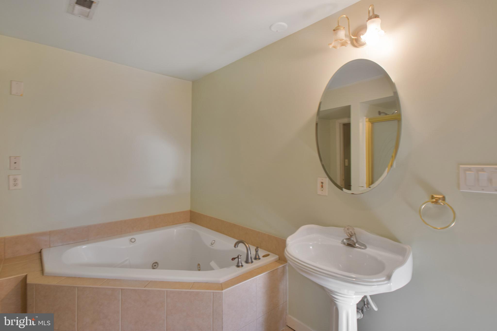 BRIARCLIFF MANOR - Residential