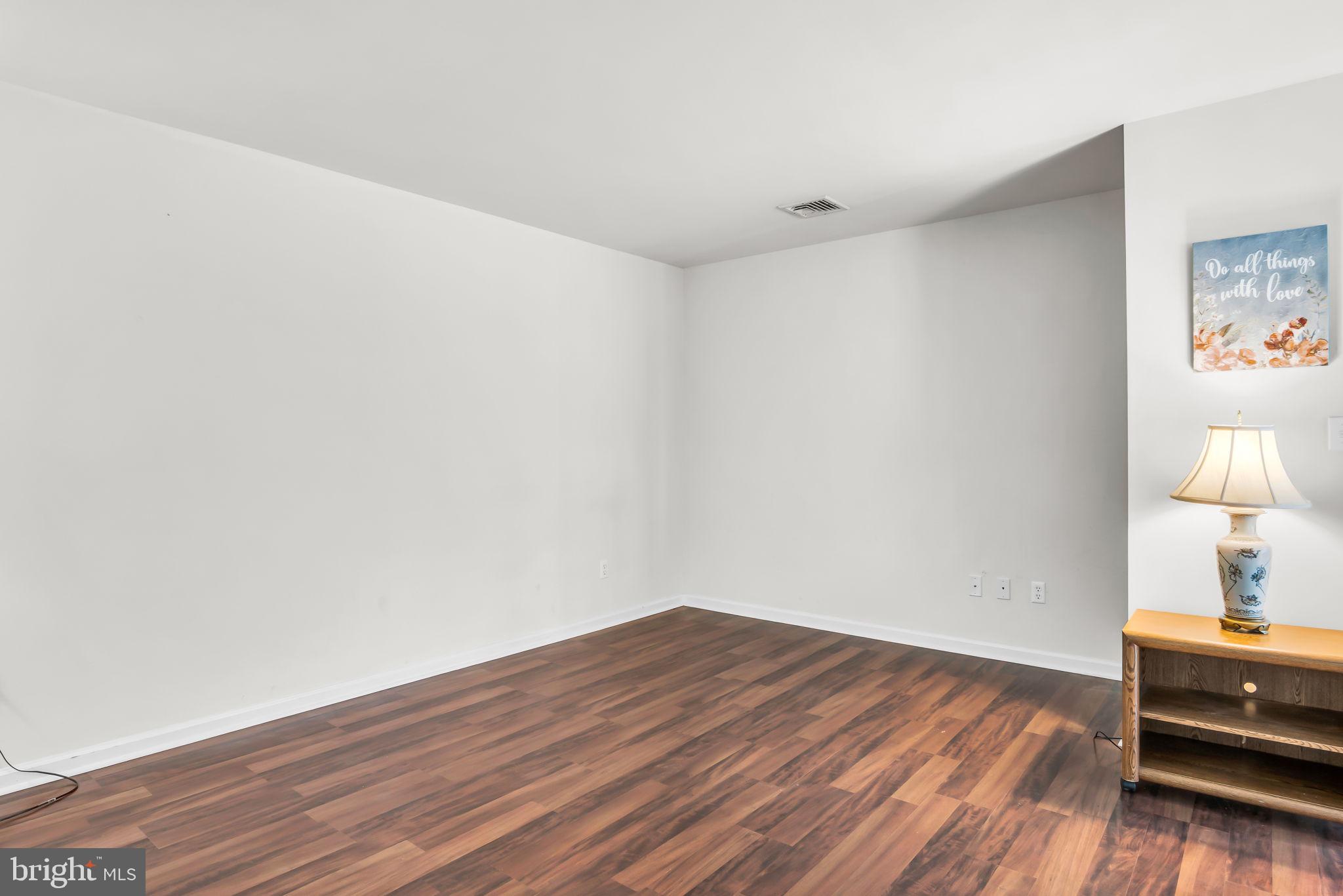 PORTLAND COURT - Residential