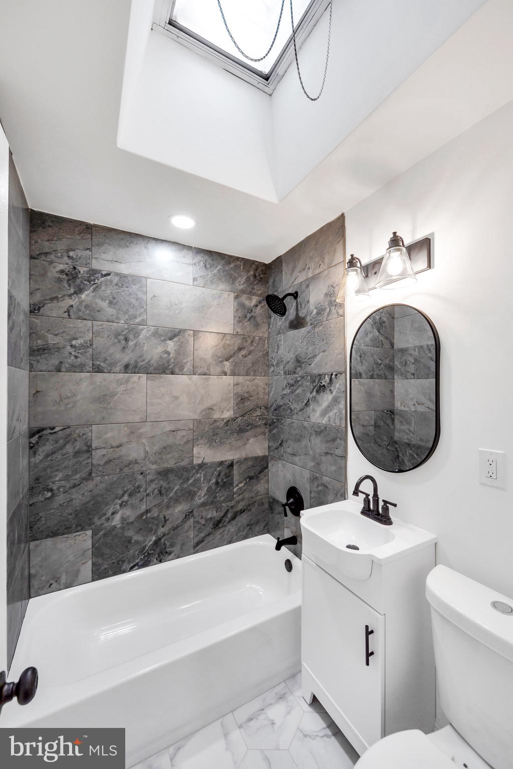 OXFORD CIRCLE - Residential