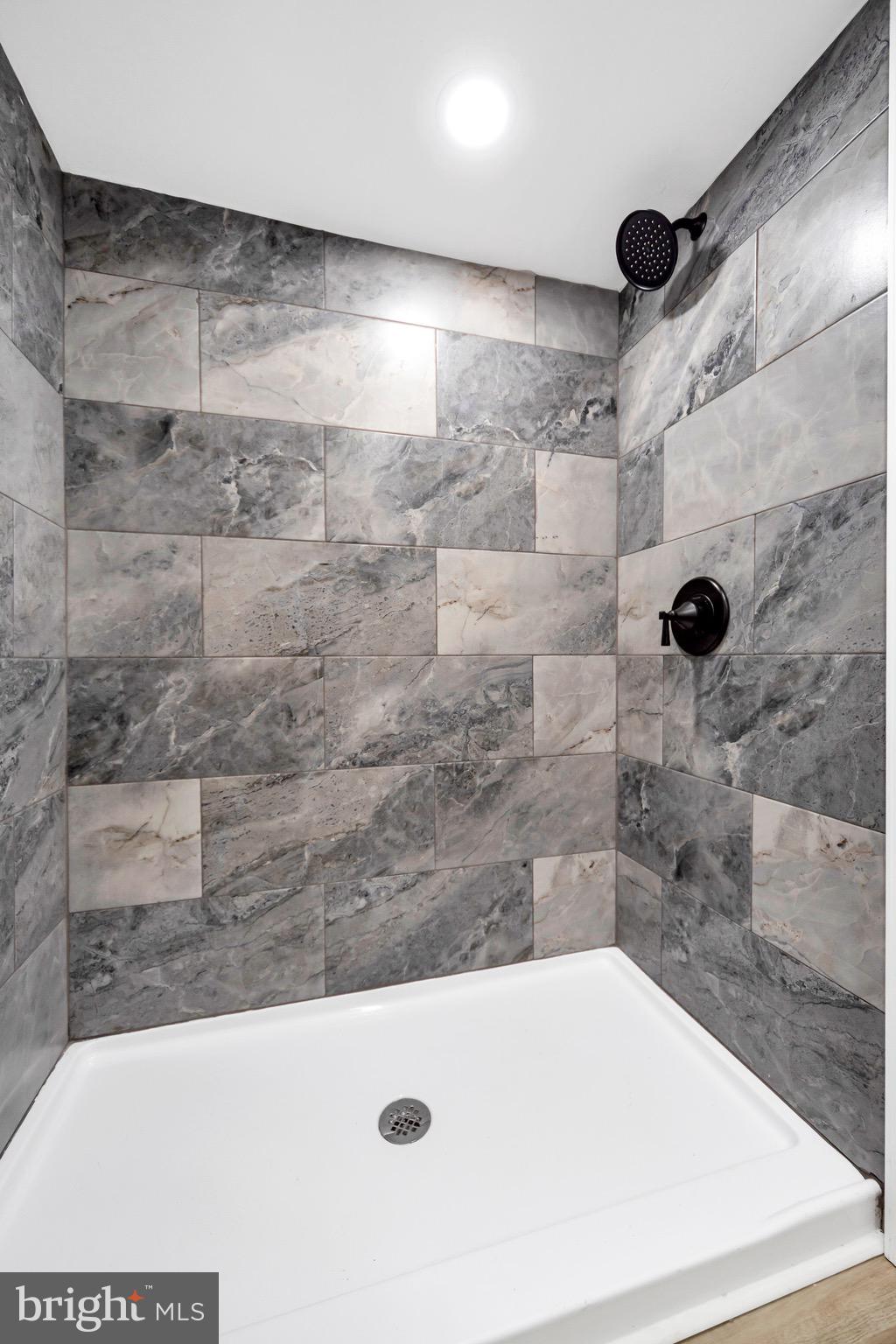 OXFORD CIRCLE - Residential