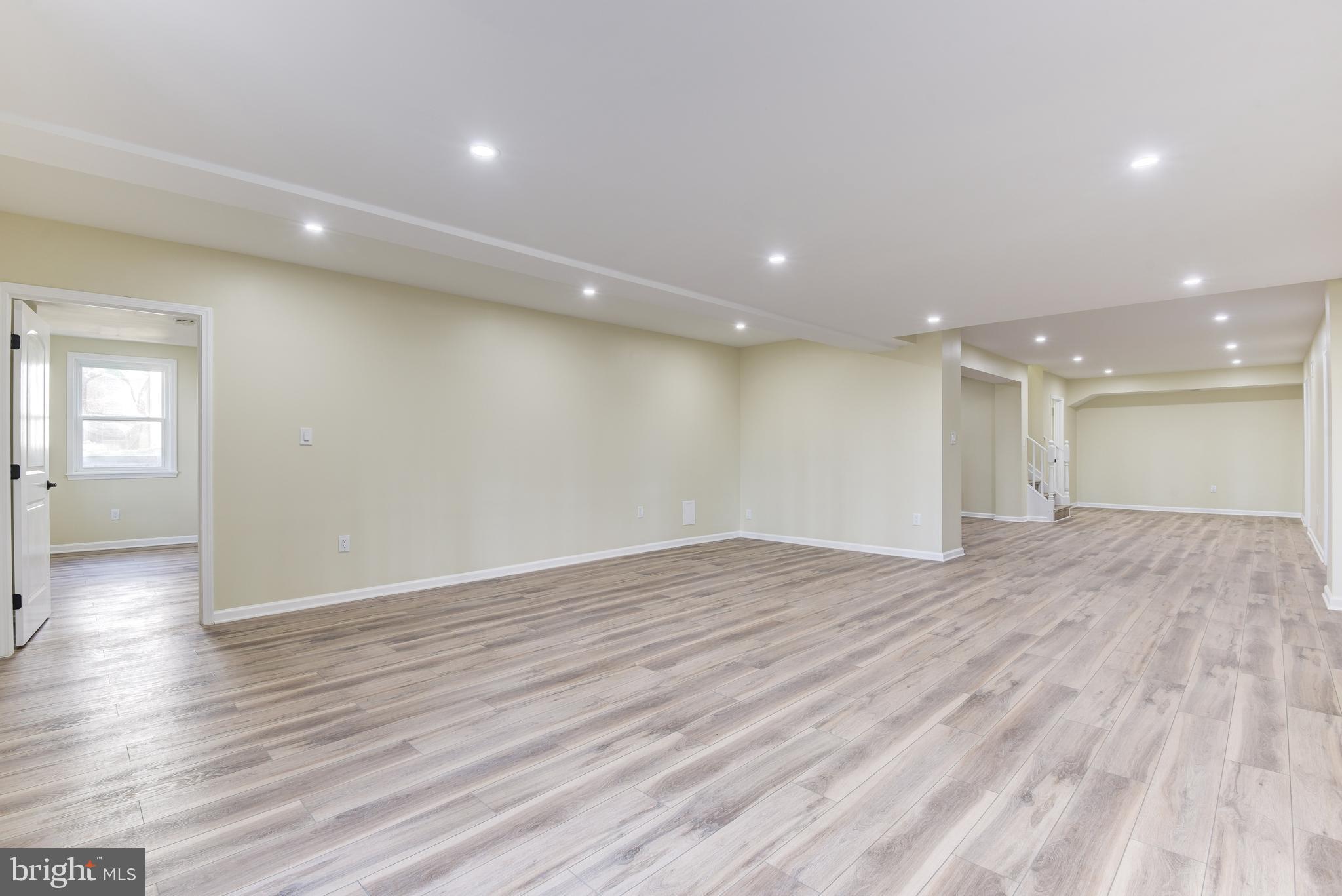 SKYLINE MANOR - Residential