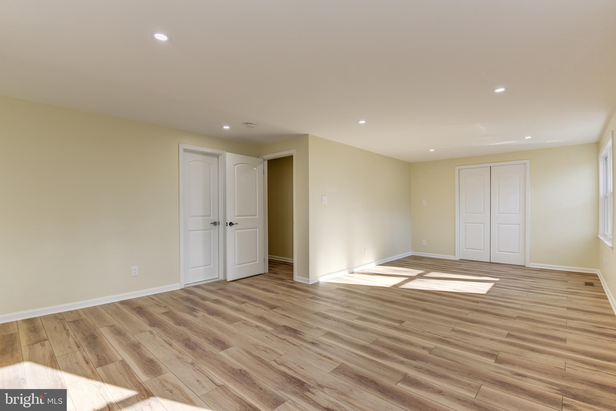 SKYLINE MANOR - Residential