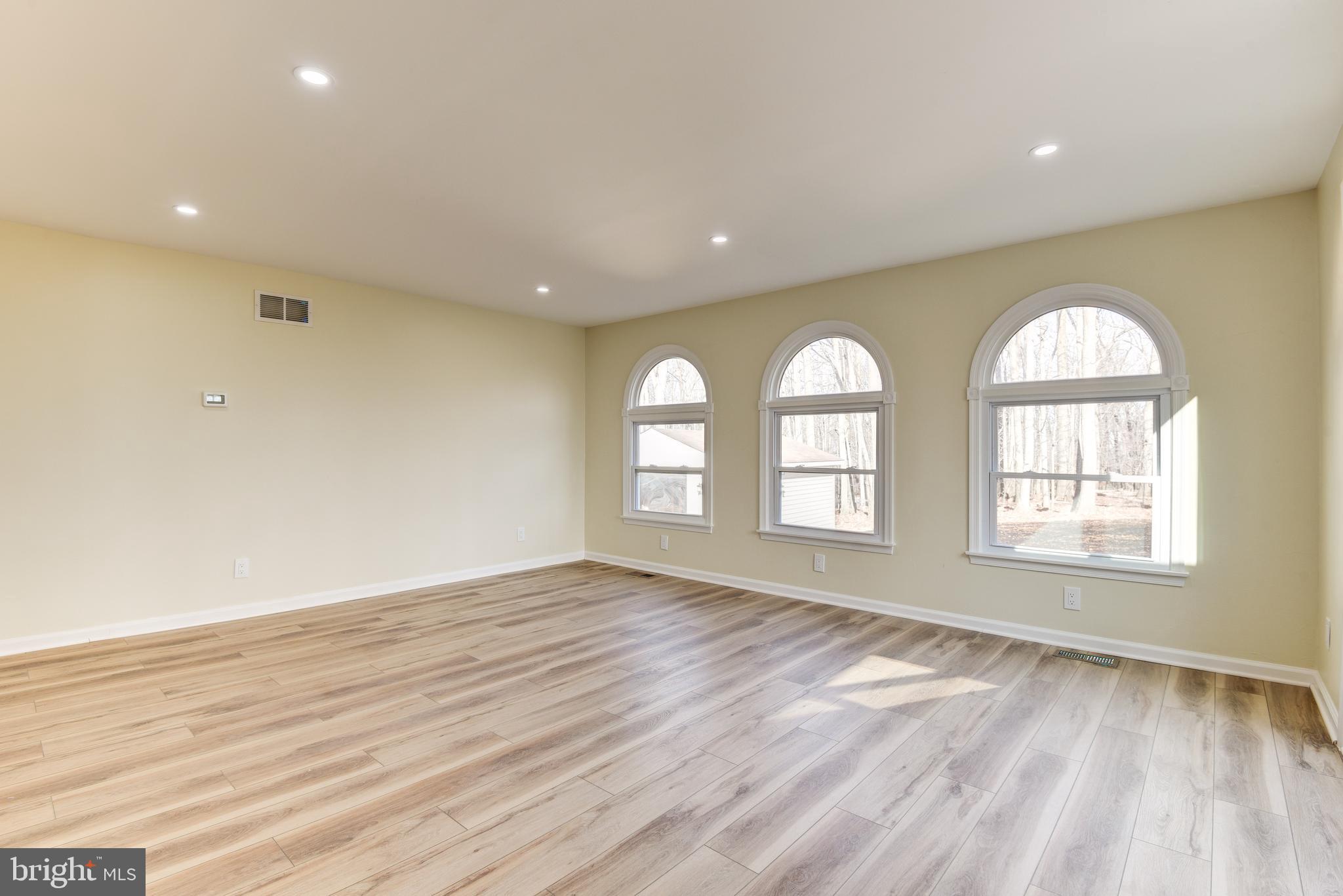 SKYLINE MANOR - Residential