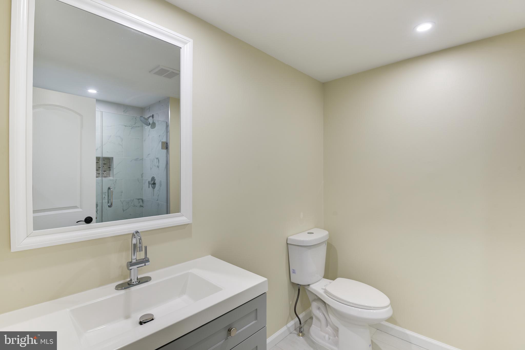 SKYLINE MANOR - Residential