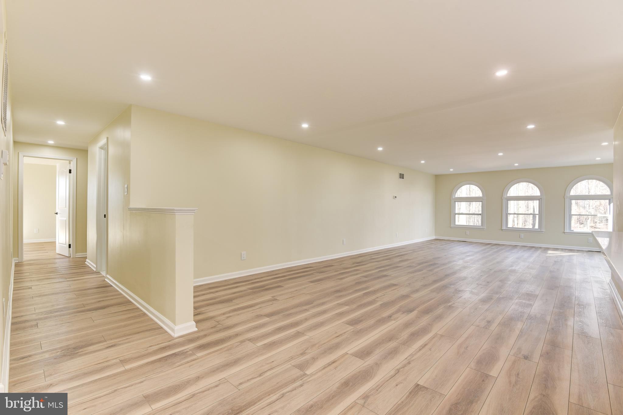 SKYLINE MANOR - Residential