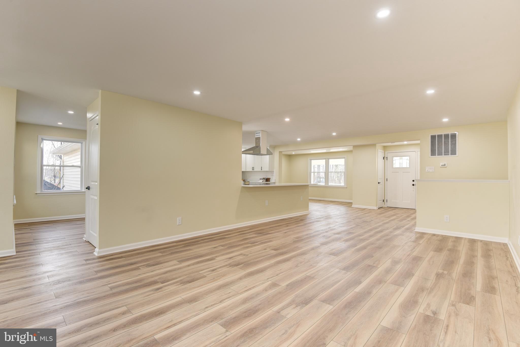 SKYLINE MANOR - Residential